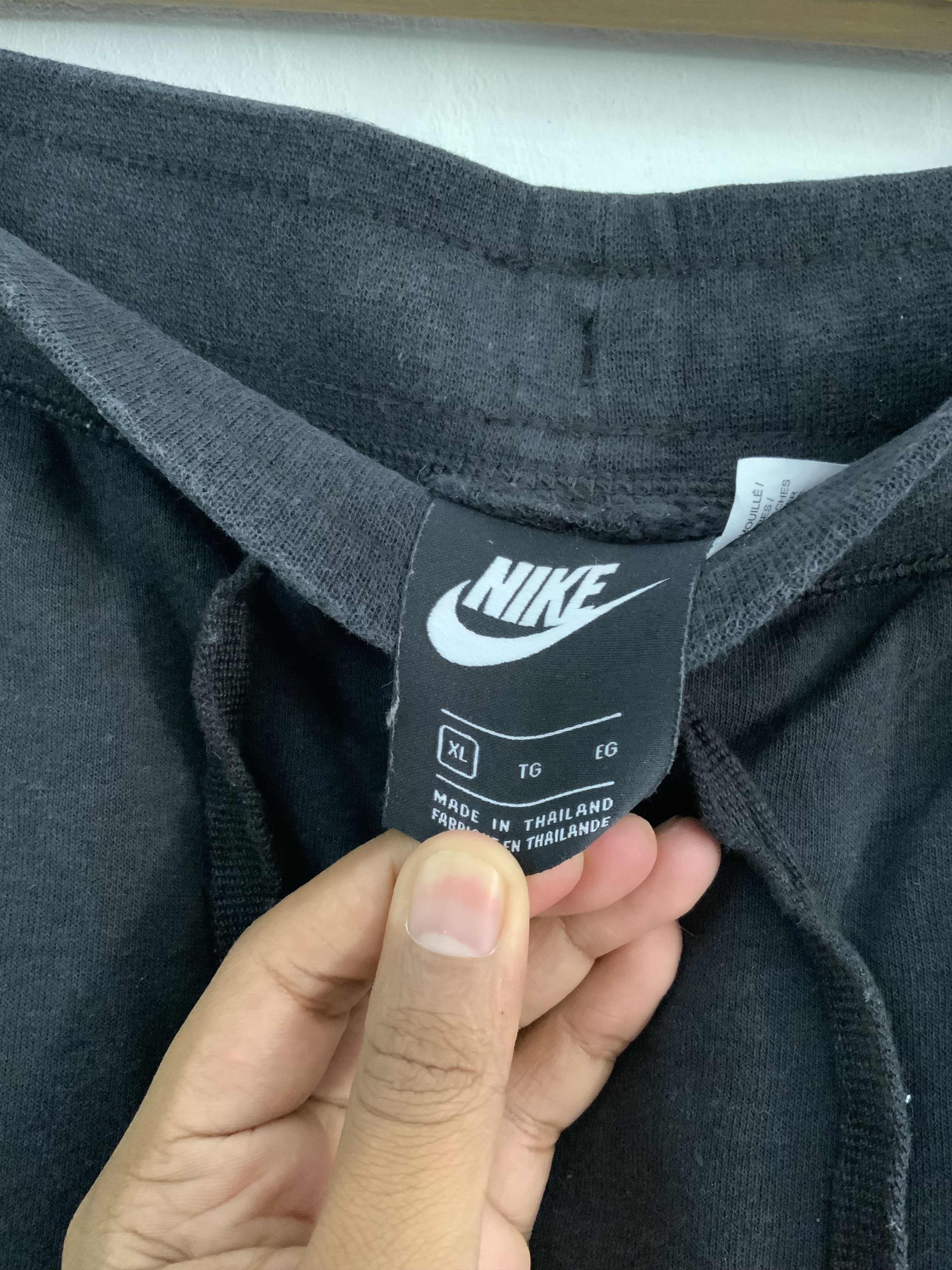 Nike Nike Swoosh Big Logo White Black Shorts Size US 32 / EU 48 - 7 Thumbnail