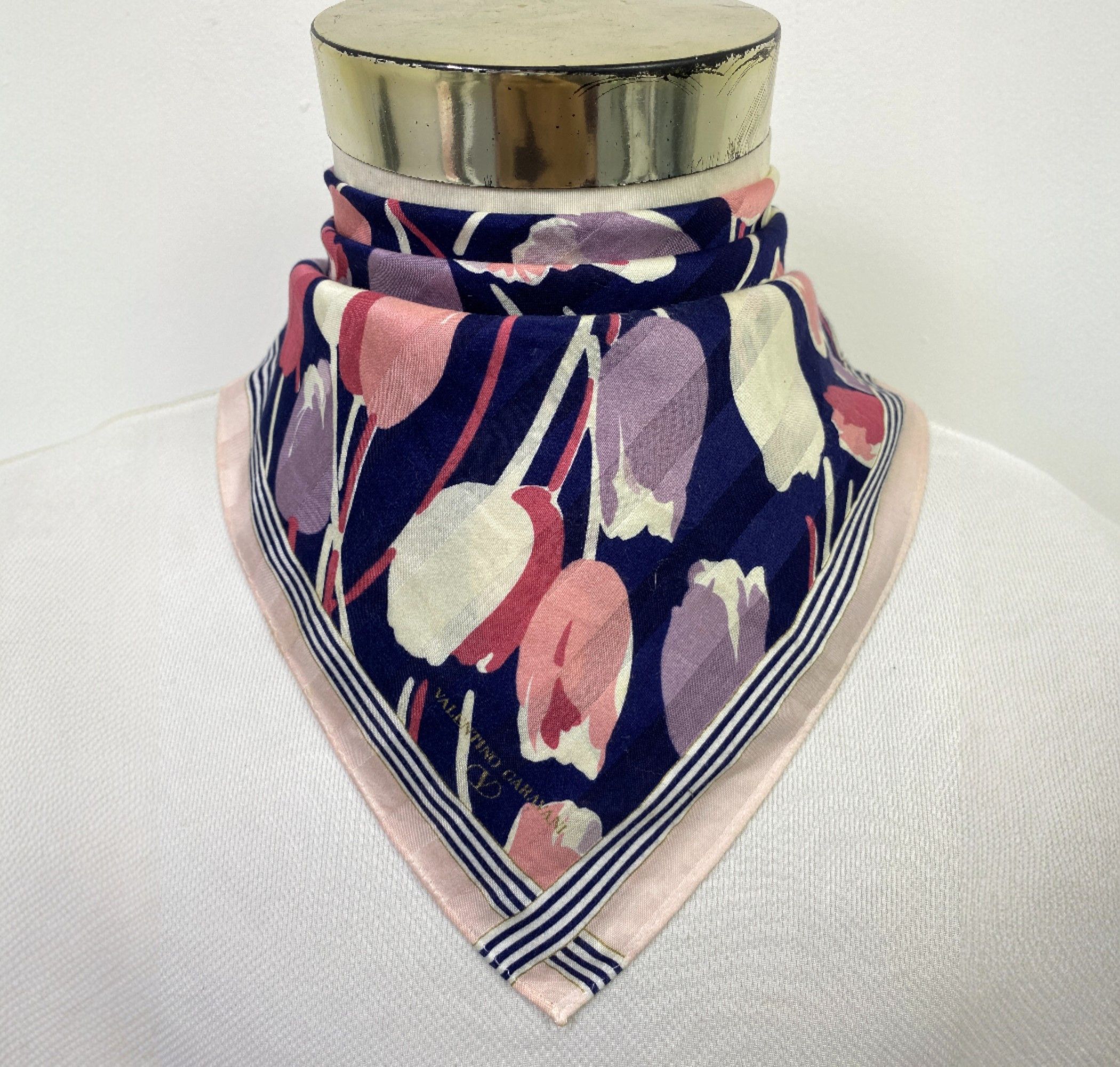 Valentino Vintage Valentino Garavani Handkerchief Neckerchief KT0041 Size ONE SIZE - 1 Thumbnail