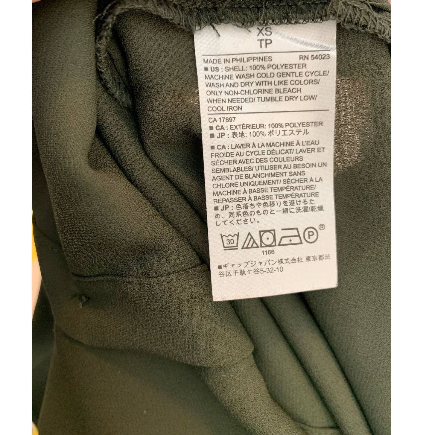 Banana Republic Banana Republic green long sleeves buttoned blouse size XS Size XS / US 0-2 / IT 36-38 - 4 Thumbnail