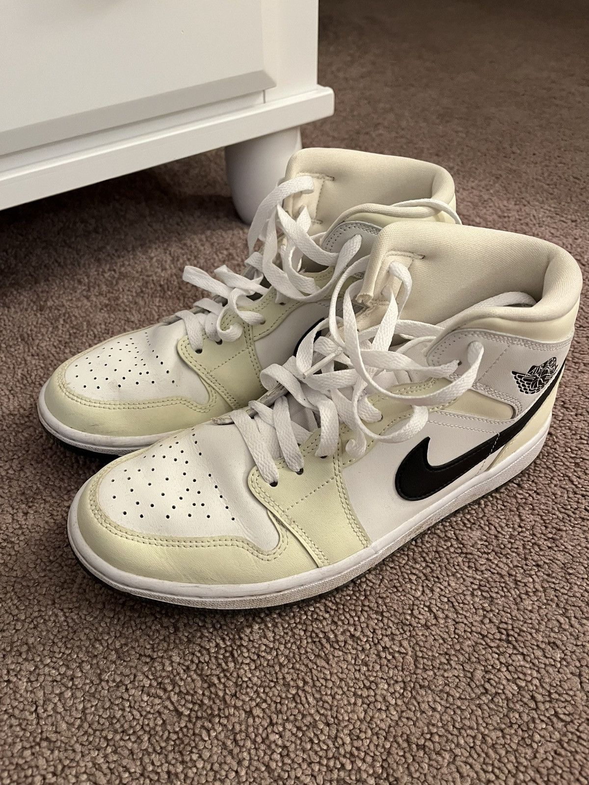 Nike Nike Air Jordan 1 Mids Size US 9 / IT 39 - 1 Thumbnail