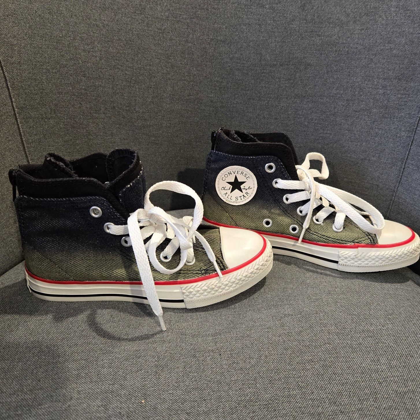 Converse Converse Junior ChuckTaylor Zip Back HiTop 6Y Sneaker sz 12 Size US 12 / IT 42 - 1 Thumbnail