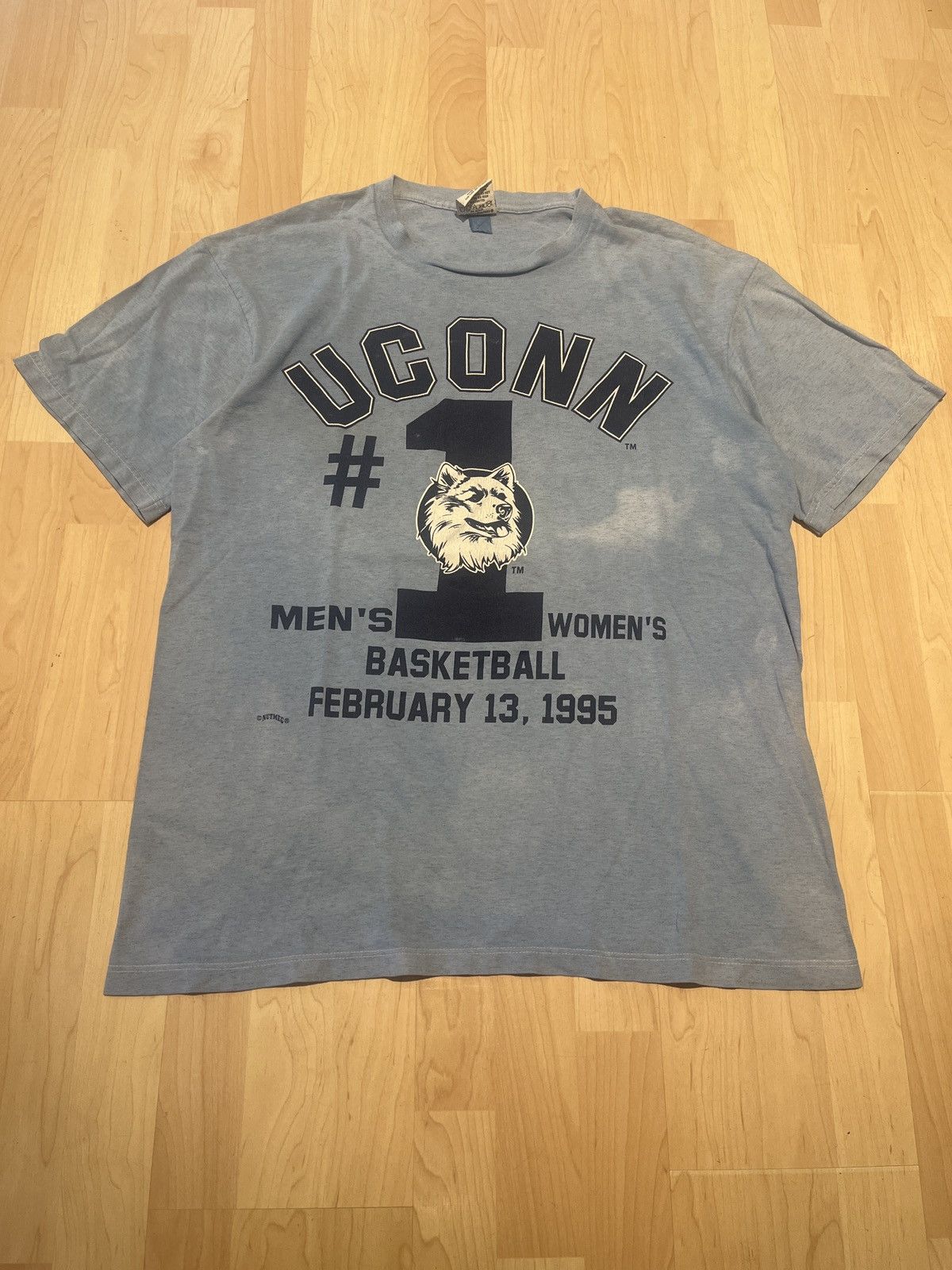Nutmeg × Vintage Vintage 90s Uconn Nutmeg Mills #1 Basketball t-shirt Size US XL / EU 56 / 4 - 1 Thumbnail