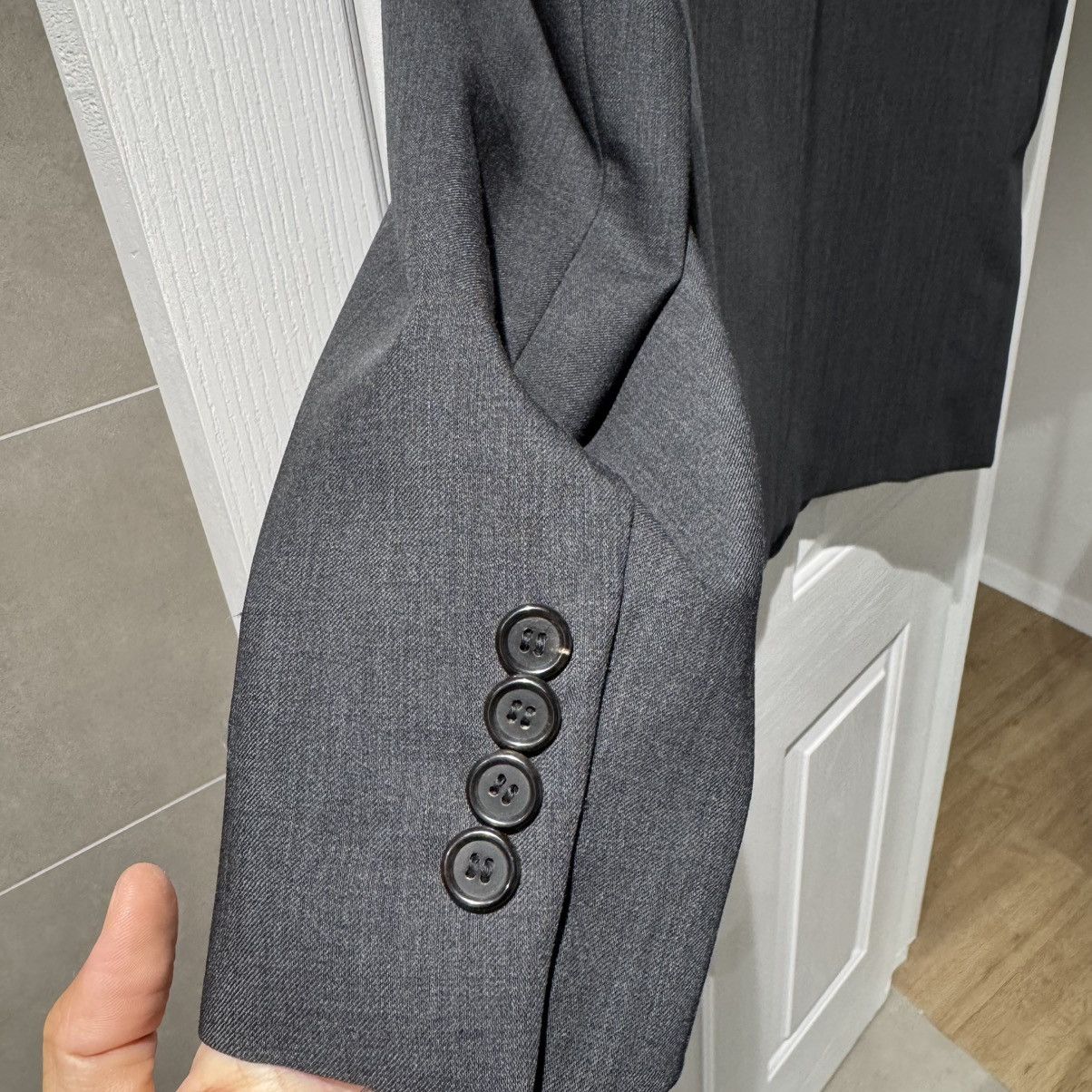 Hugo Boss Hugo Boss grey wool blazer, crafted from 100% virgin wool Size 40L - 10 Thumbnail