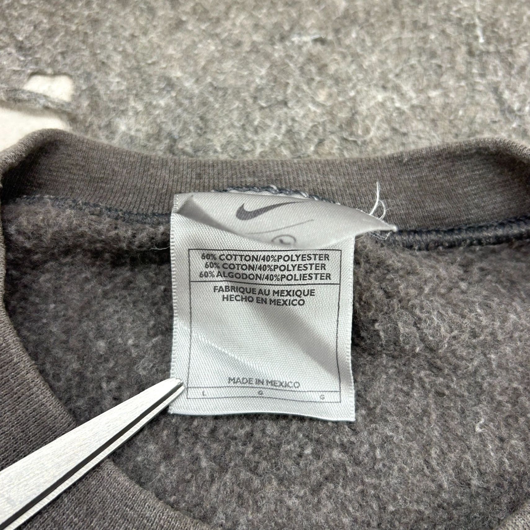 Nike VINTAGE Nike Sweatshirt Mens L Grey Pullover Crew Neck Swoosh Mini Check Y2K Cotton Fleece Logo Sweatshirt All Seasons Size US L / EU 52-54 / 3 - 6 Thumbnail