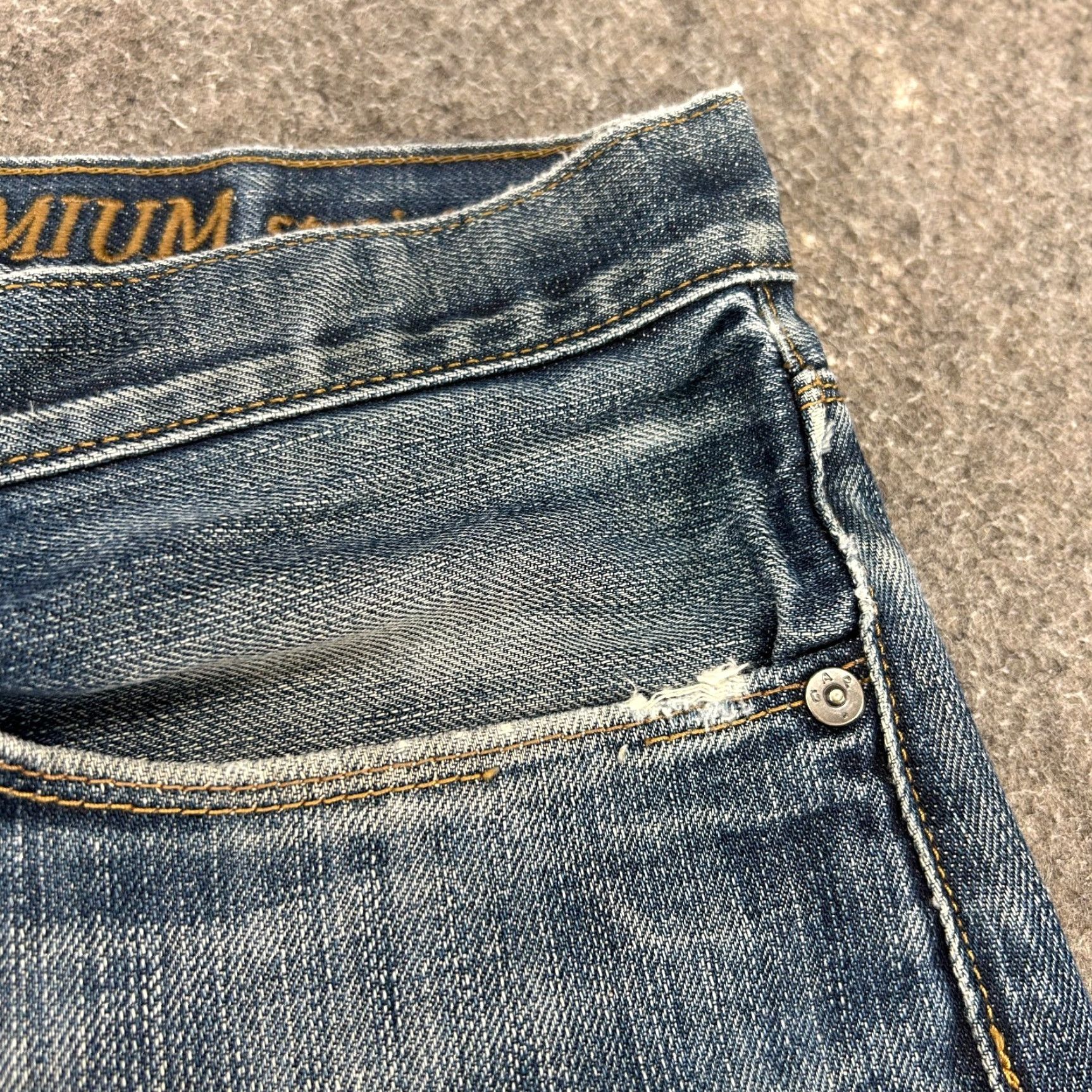 Gap Gap Jeans Men 34x30 Blue Straight Regular Distressed Medium Wash 5-Pocket Denim Slimming Stretch Vintage? No (1969) 1969 Gap Mens Jeans Size US 34 / EU 50 - 7 Thumbnail