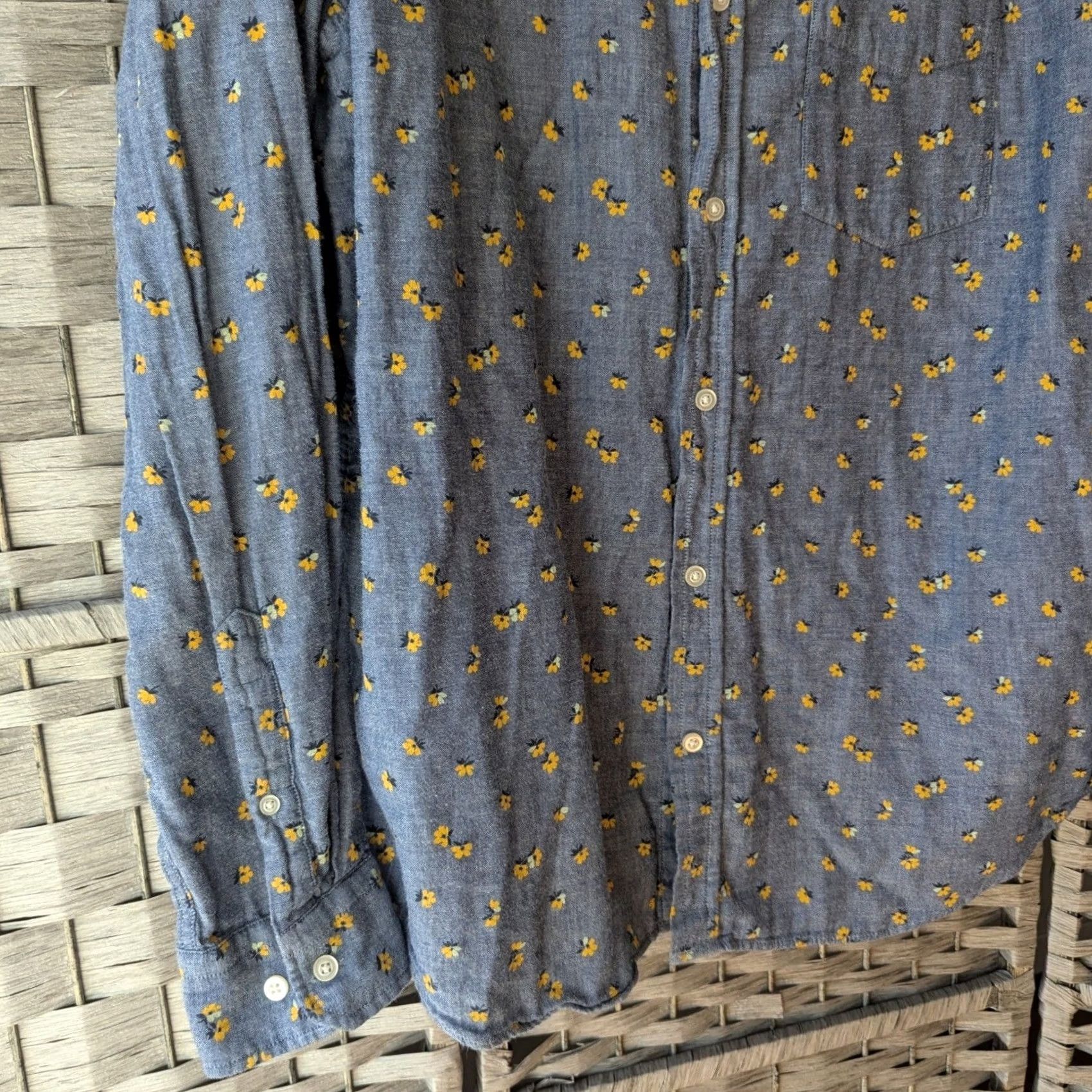 Banana Republic Banana Republic Shirt Mens XL Untucked Slim Fit Button Down Floral Blue Yellow Chambray Button-Up Pocket Casual Workwear Women? Size US XL / EU 56 / 4 - 4 Thumbnail
