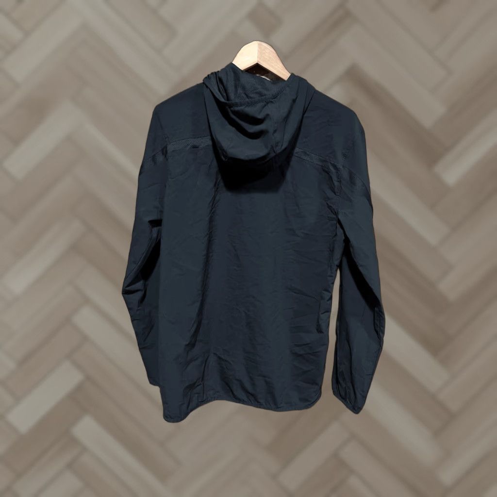 Under Armour Under Armour Mens Lightweight Hooded Running Jacket Full Zip M Black Hooded Lightweight Track Jacket Mens Size US M / EU 48-50 / 2 - 1 Thumbnail