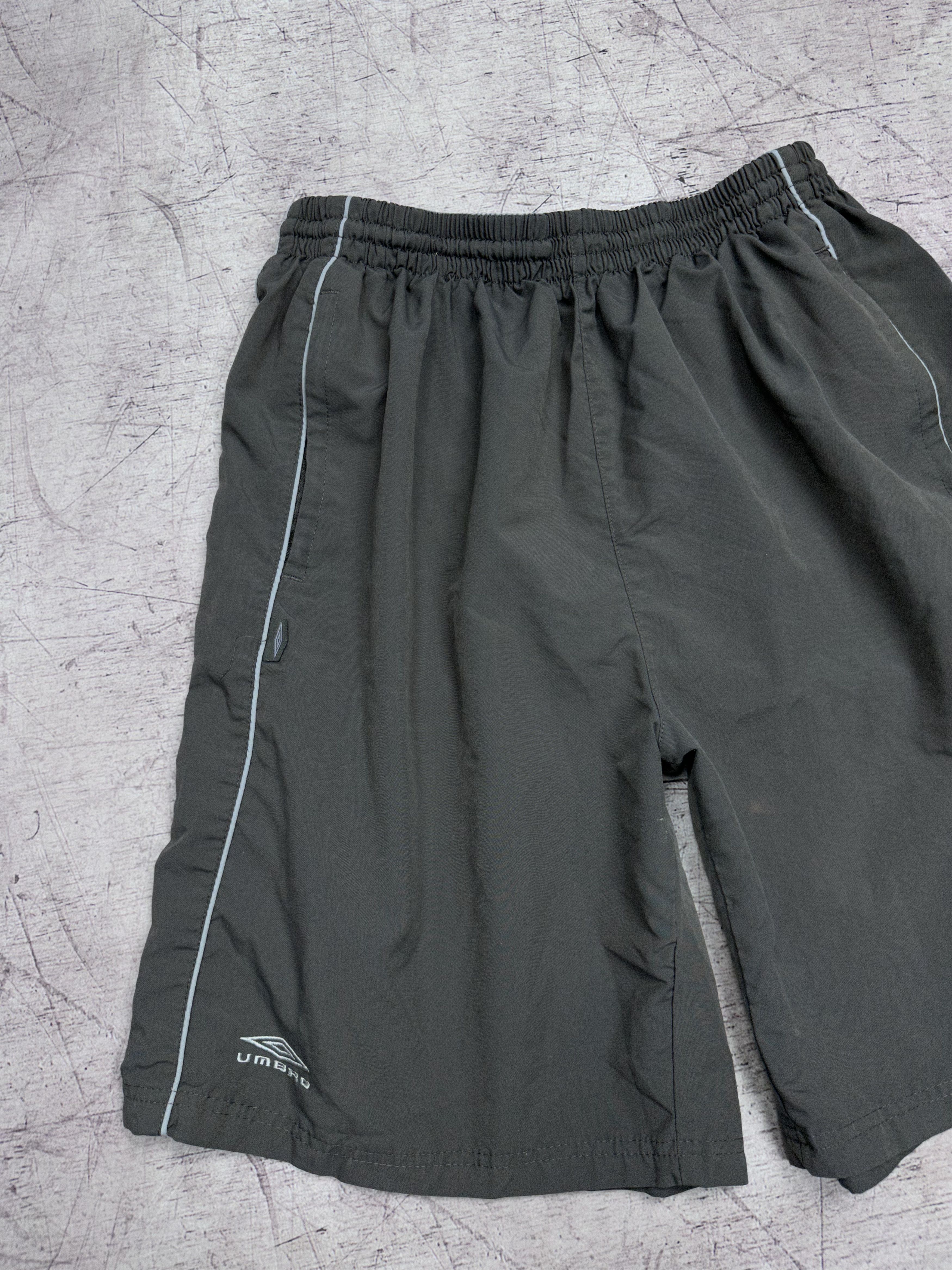 Umbro Umbro Vintage Mens Nylon Shorts Size US 38 / EU 54 - 3 Thumbnail