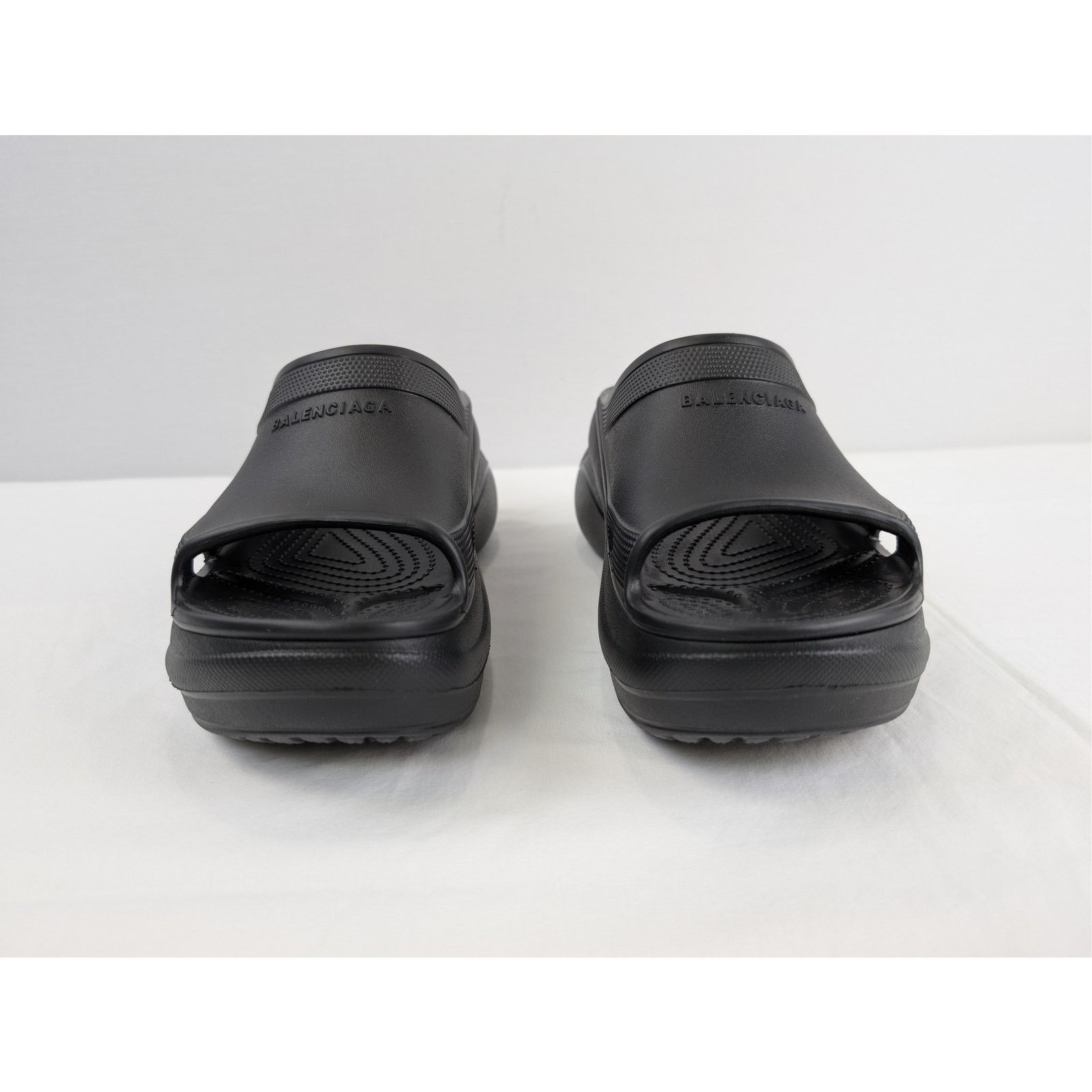 Balenciaga o1rshd1 Q:2 / Crocs Pool Rubber Slide Slipper in Black Size US 11 / EU 44 - 10 Thumbnail