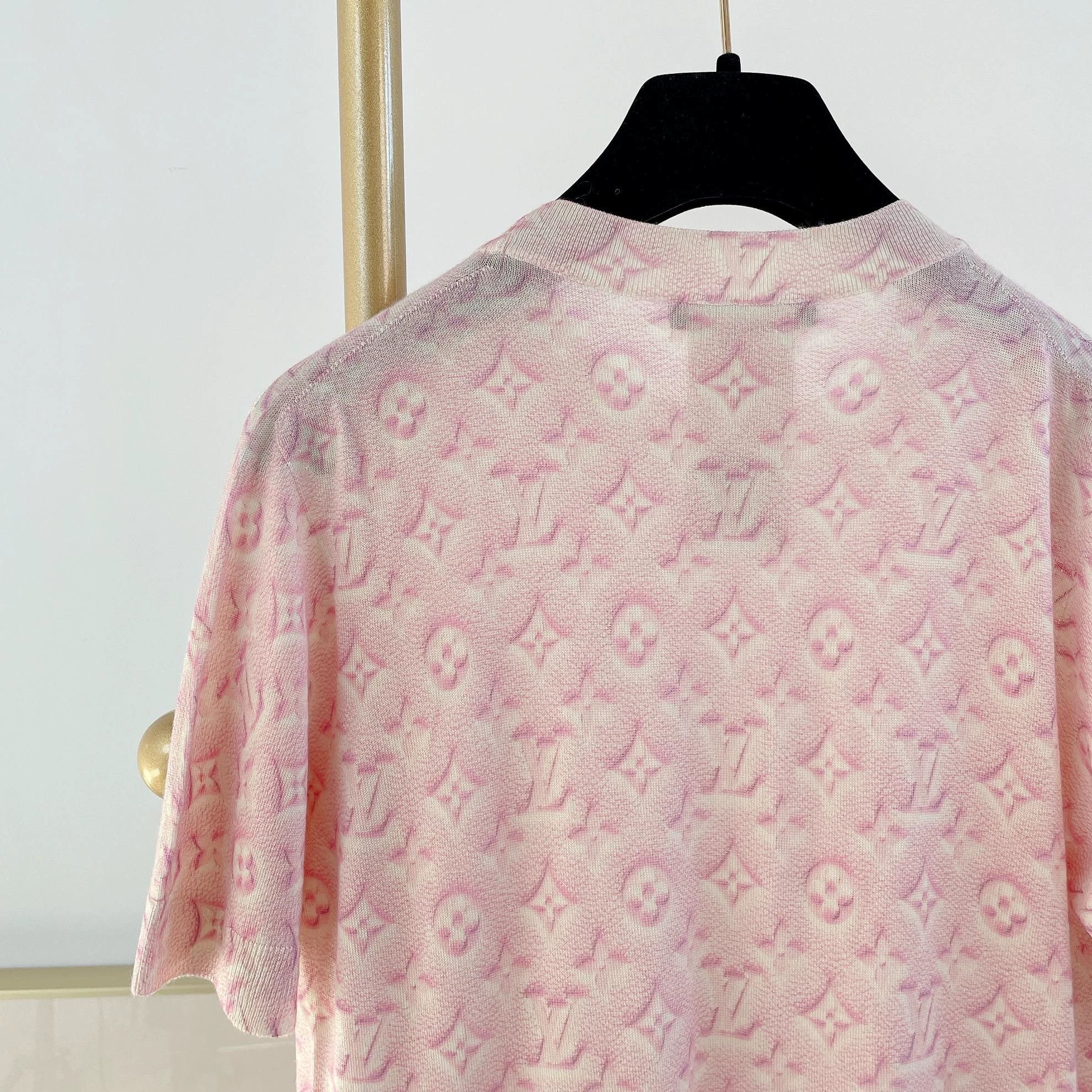 Louis Vuitton Louis Vuitton Pink Allover Logo Short Sleeve Tee L 4345 Size US L / EU 52-54 / 3 - 6 Thumbnail