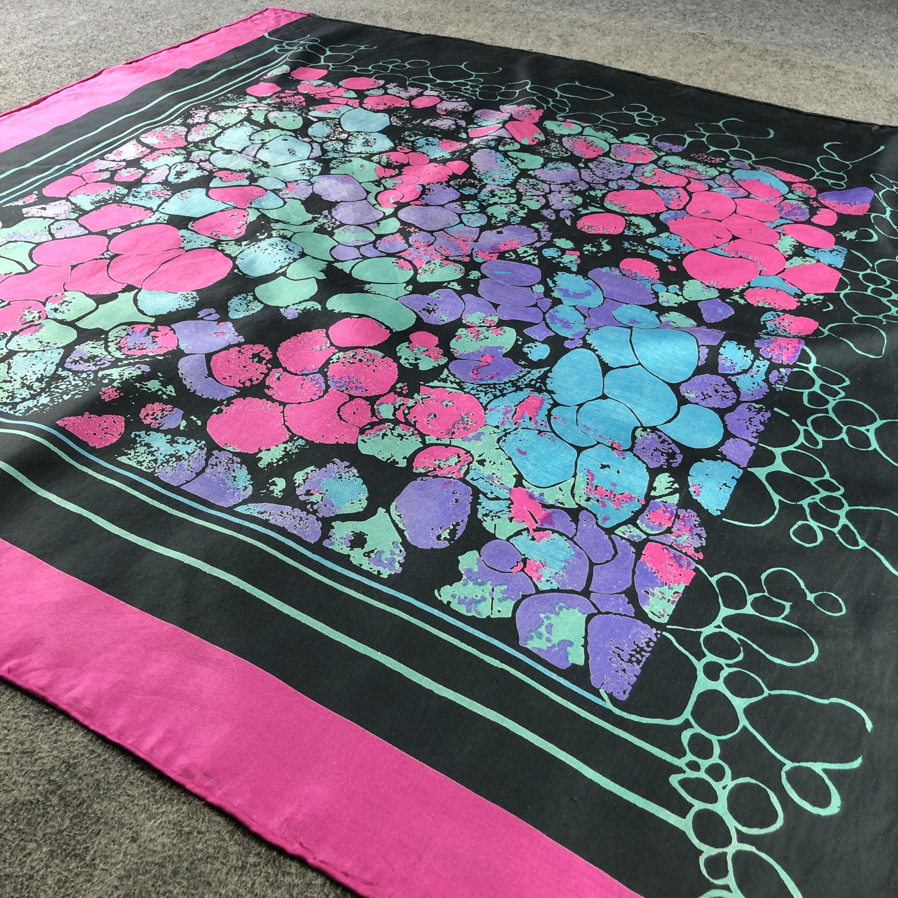 Japanese Brand Vintage Luxury Design Abstract Silk Scarf M1199 Size ONE SIZE - 3 Thumbnail