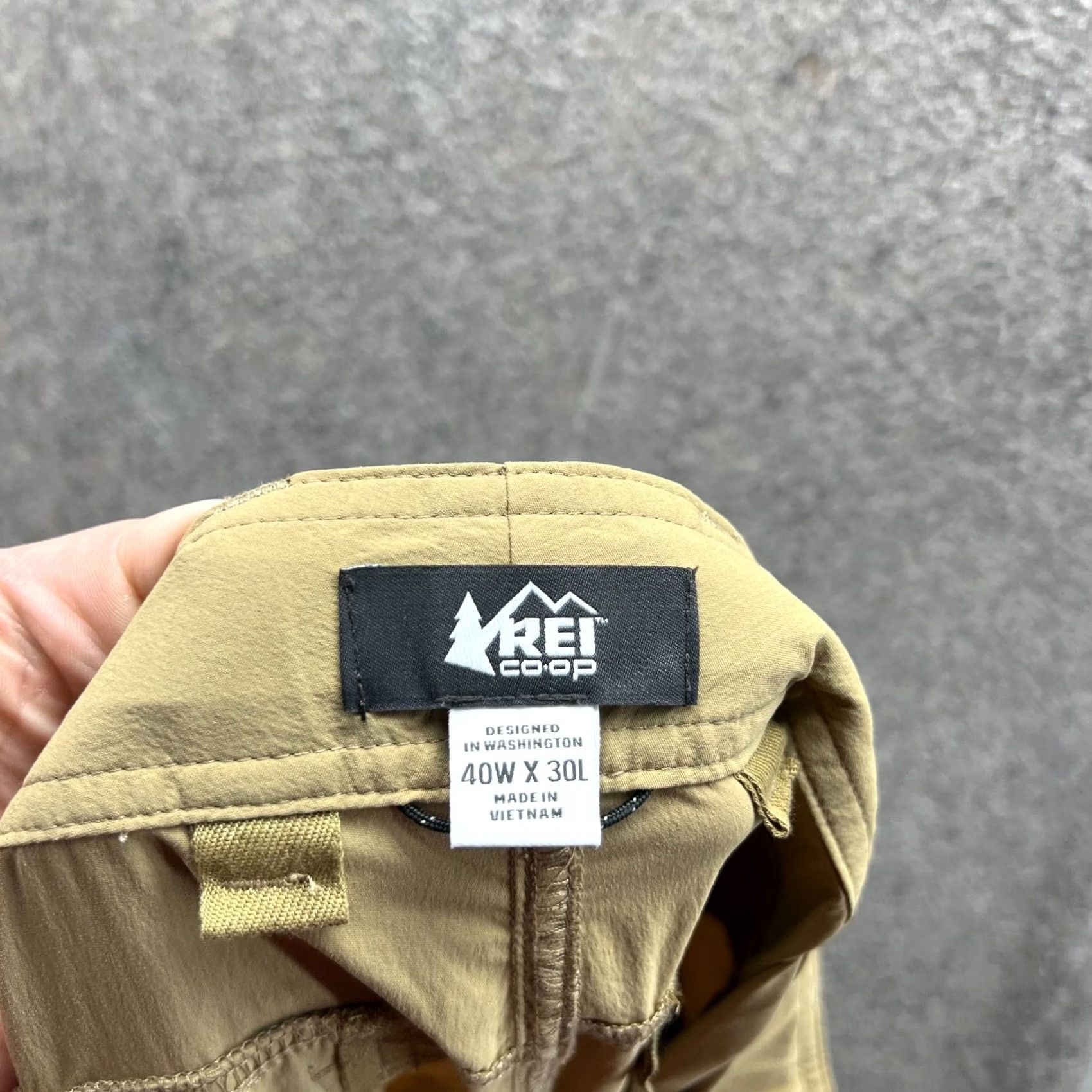 Vintage REI Co-op Pants Mens 40x30 Khaki Cargo Straight Front Beig e Nylon Zip Vintage 131002 Baggy? Size US 40 / EU 56 - 5 Thumbnail