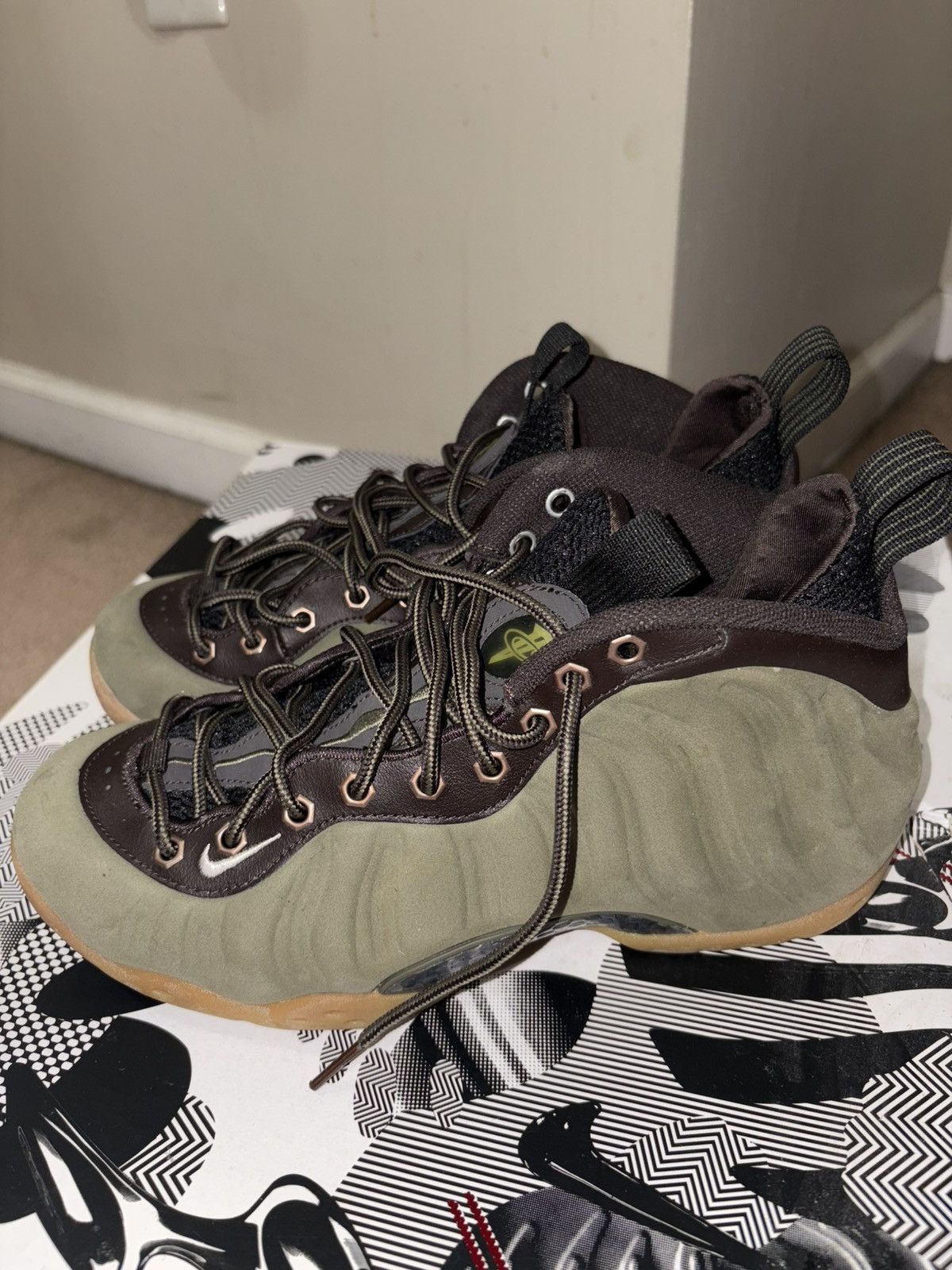 Nike Air Foamposite One PRM ‘Olive’ Size US 8 / EU 41 - 2 Thumbnail