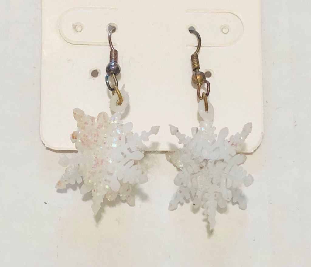 Vintage Winter Ice Snowflake Design Dangle Hook Drop Earrings White Size ONE SIZE - 1 Thumbnail