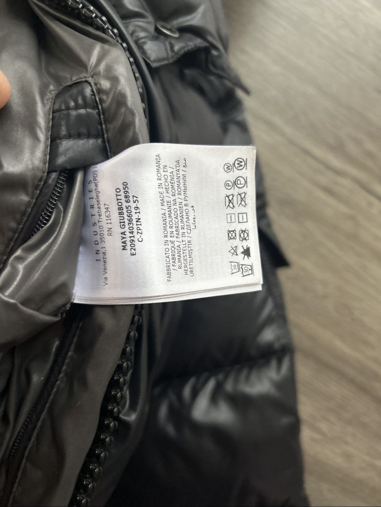 Moncler Moncler Maya Size 4 / Large Size US L / EU 52-54 / 3 - 17 Thumbnail