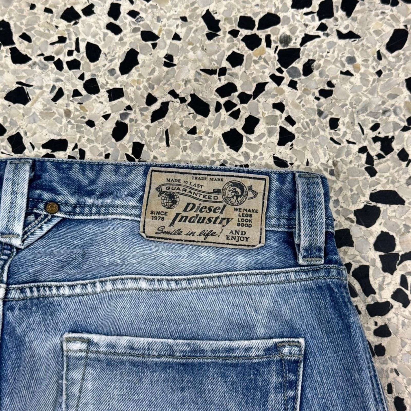 Diesel × Vintage VINTAGE Y2K THRASHED DIESEL INDUSTRY LARKEE DENIM JEANS: Size US 31 - 8 Thumbnail