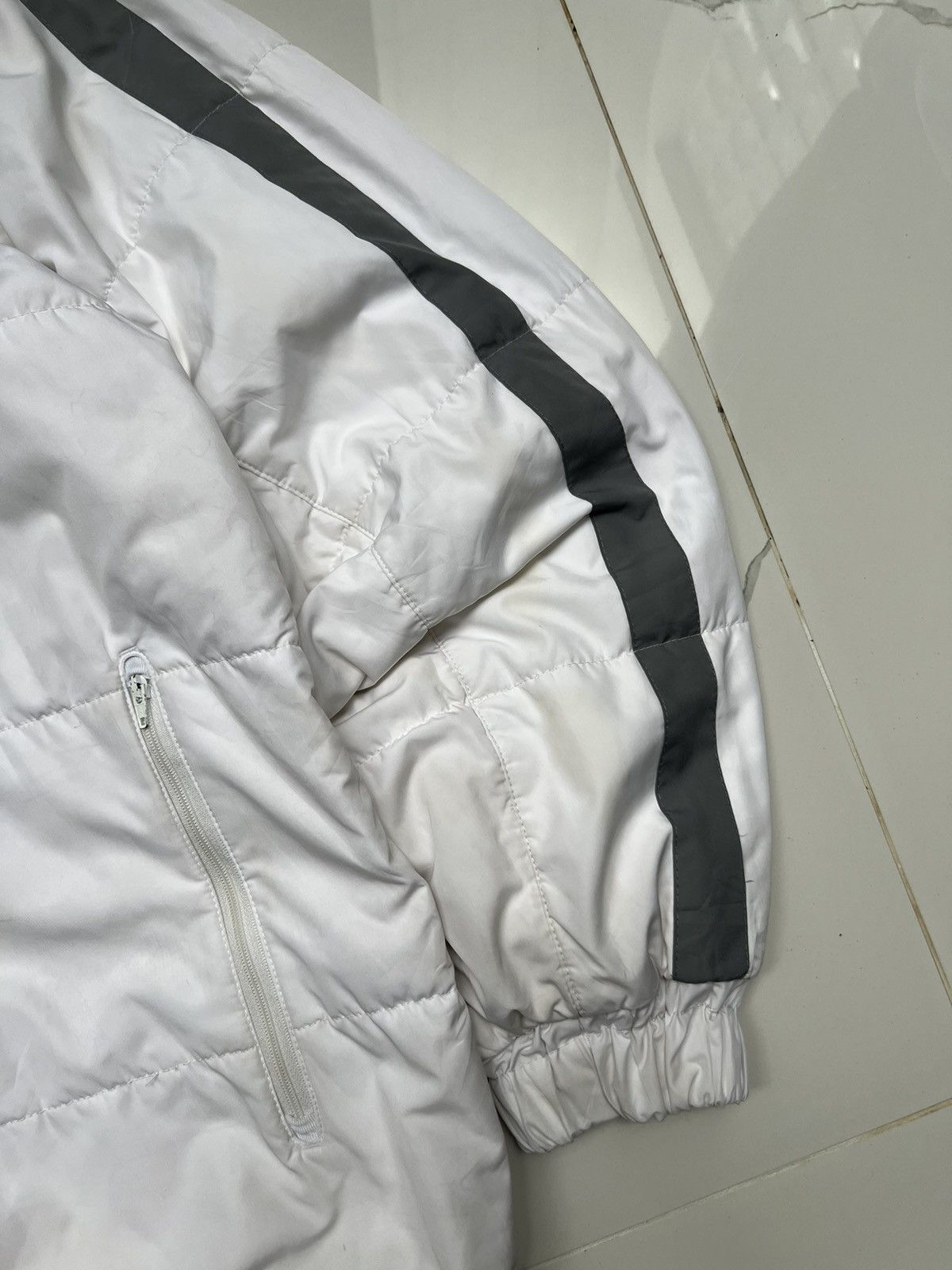 Nike 00's NIKE RETRO DOWN PUFFER RARE SWOOSH LOGO JACKET Y2K Size US L / EU 52-54 / 3 - 3 Thumbnail