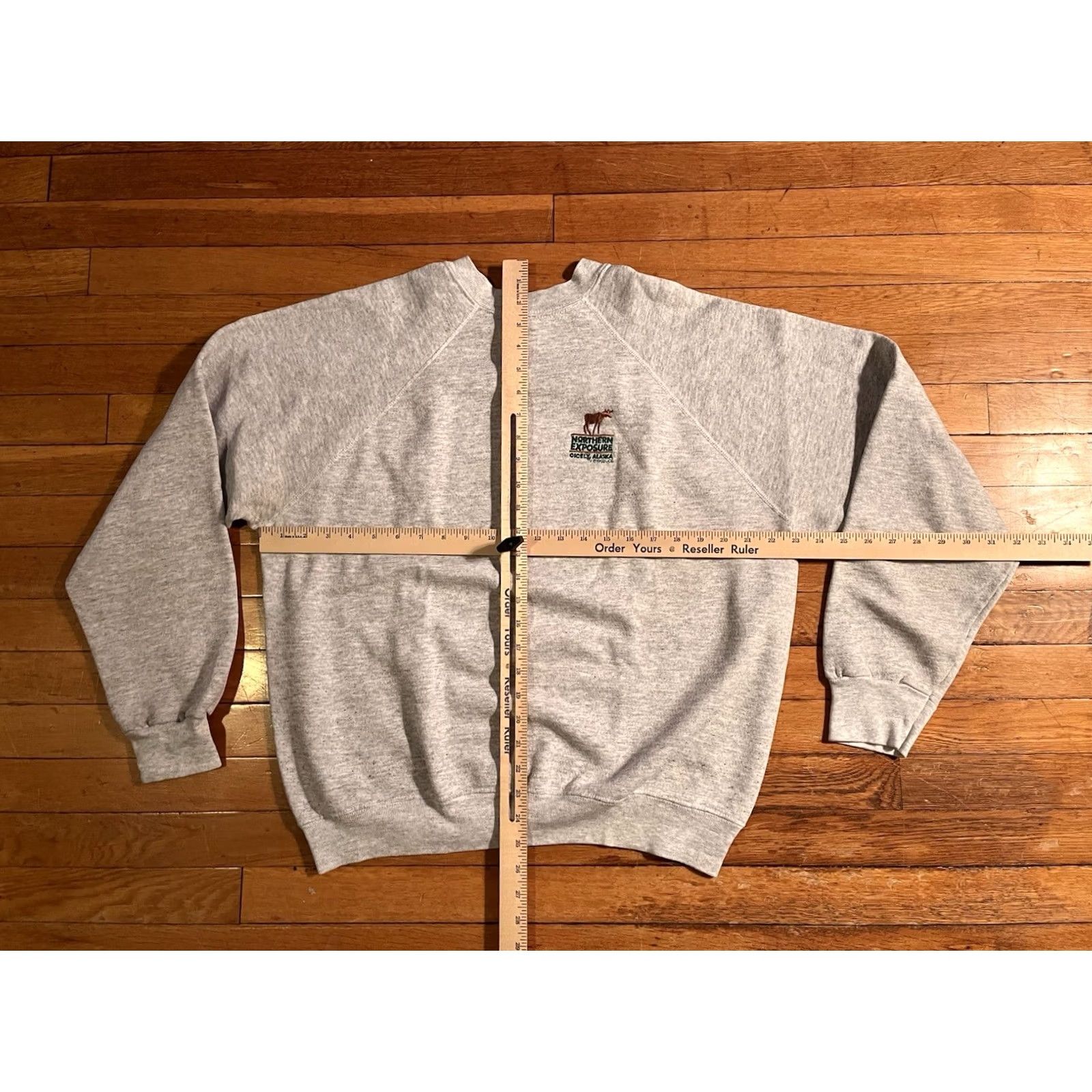 Tultex VINTAGE Northern Exposure Cicely Alaska Sweater Men’s XL Gray Knit Pullover 90s Logo Embroidered Mens Size US XL / EU 56 / 4 - 7 Thumbnail