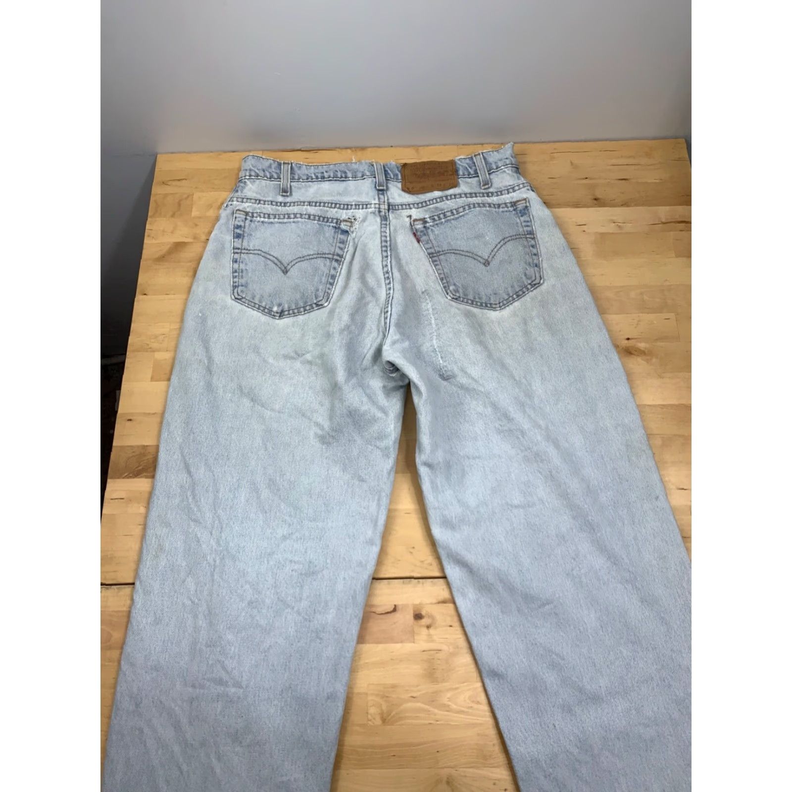 Levi's Mens Levi's 560 Jeans Denim Blue Light Wash Comfort 33x32 Regular Inseam 32 Distress 4698 Size US 33 - 3 Thumbnail