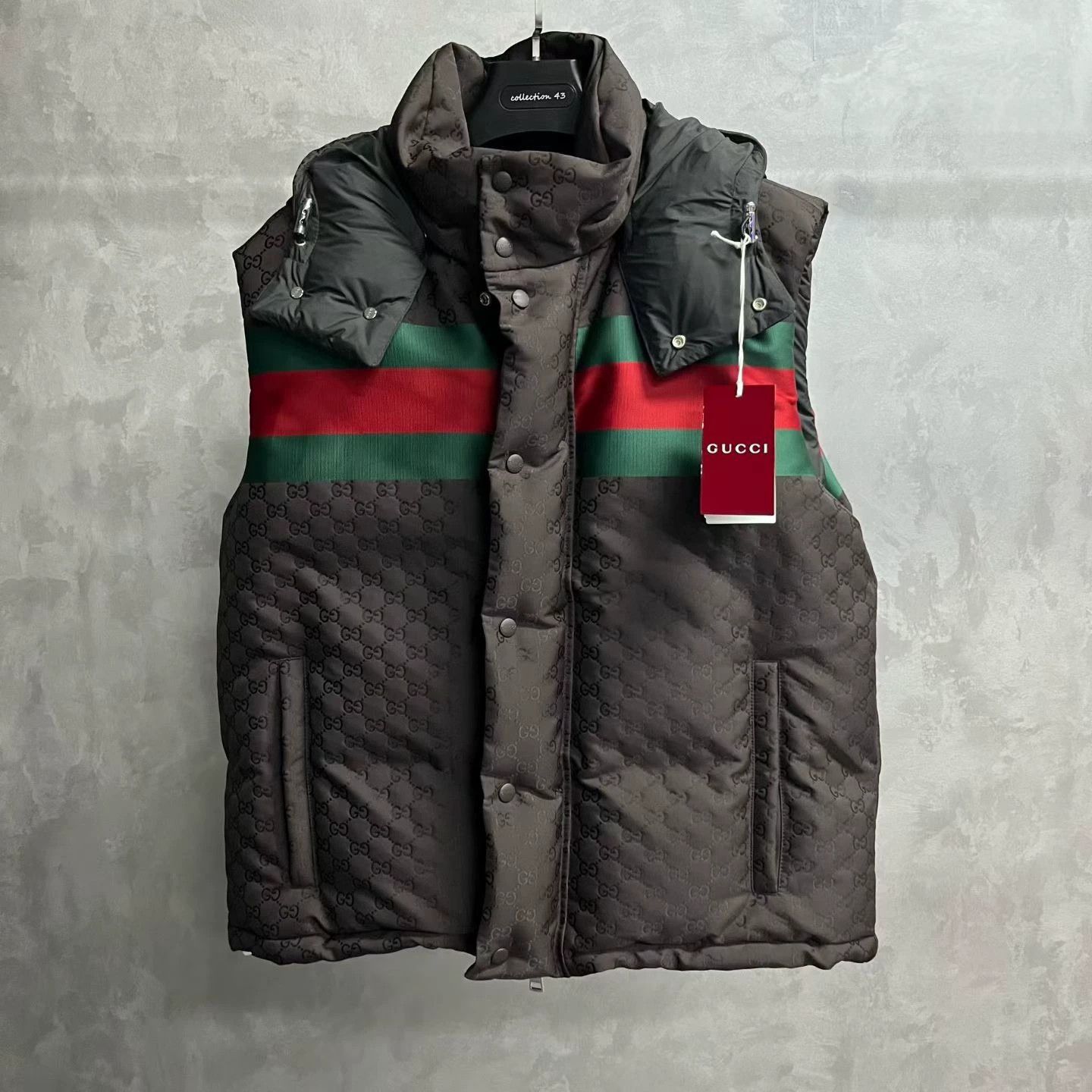 Gucci gucci sleeveless vest with removable hood Size US L / EU 52-54 / 3 - 1 Thumbnail