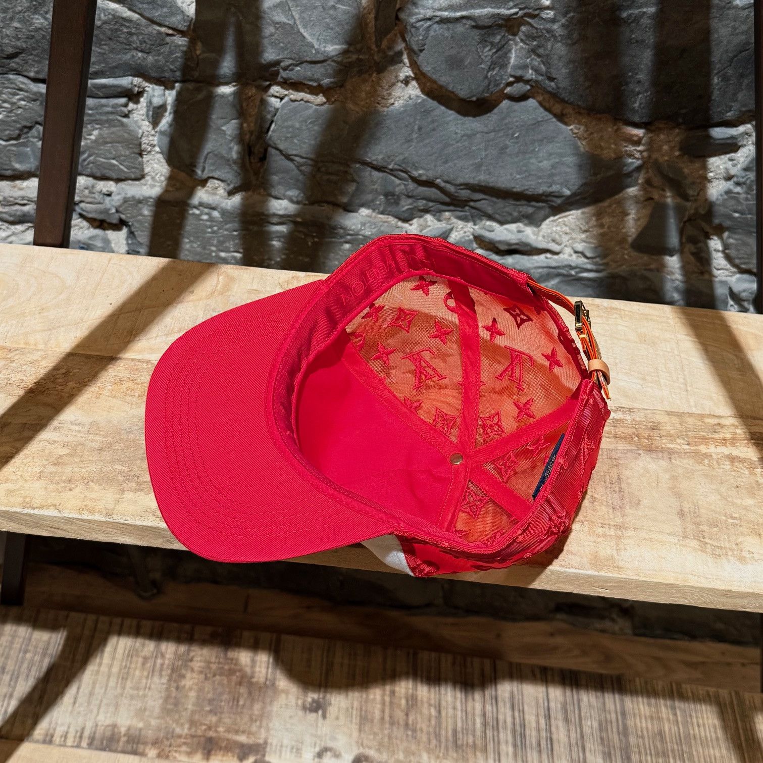 Louis Vuitton Louis Vuitton Red Mesh LV Soho Exclusive Everyday Cap Size ONE SIZE - 9 Thumbnail