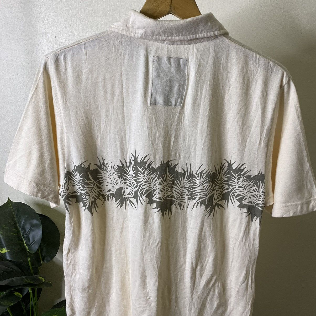 Vintage Vintage 2000s Natural Surf By Varaki Hawaiian Motive Polo T Size US M / EU 48-50 / 2 - 6 Thumbnail