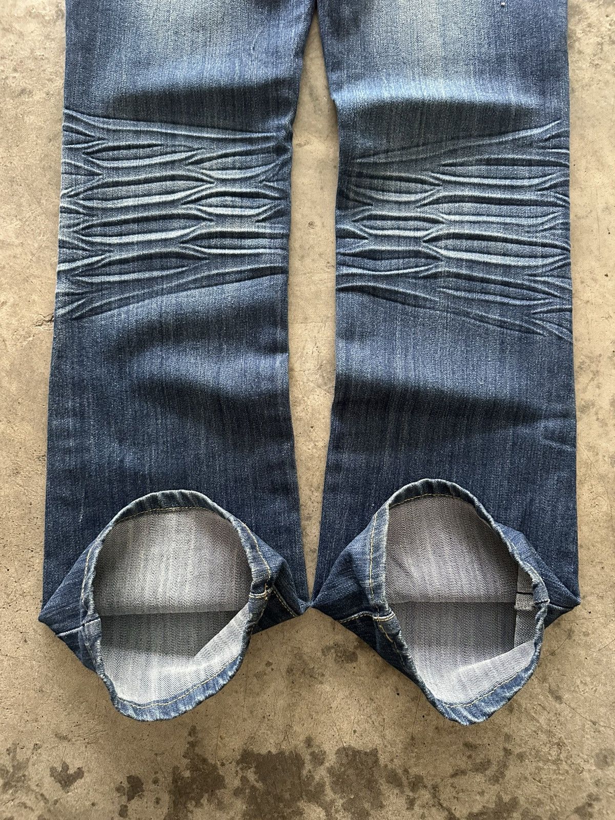 If Six Was Nine × Japanese Brand × Le Grande Bleu (L.G.B.) Japanese Y2K The Cove Whisker Wash Flared Jeans Size 30" / US 8 / IT 44 - 12 Thumbnail