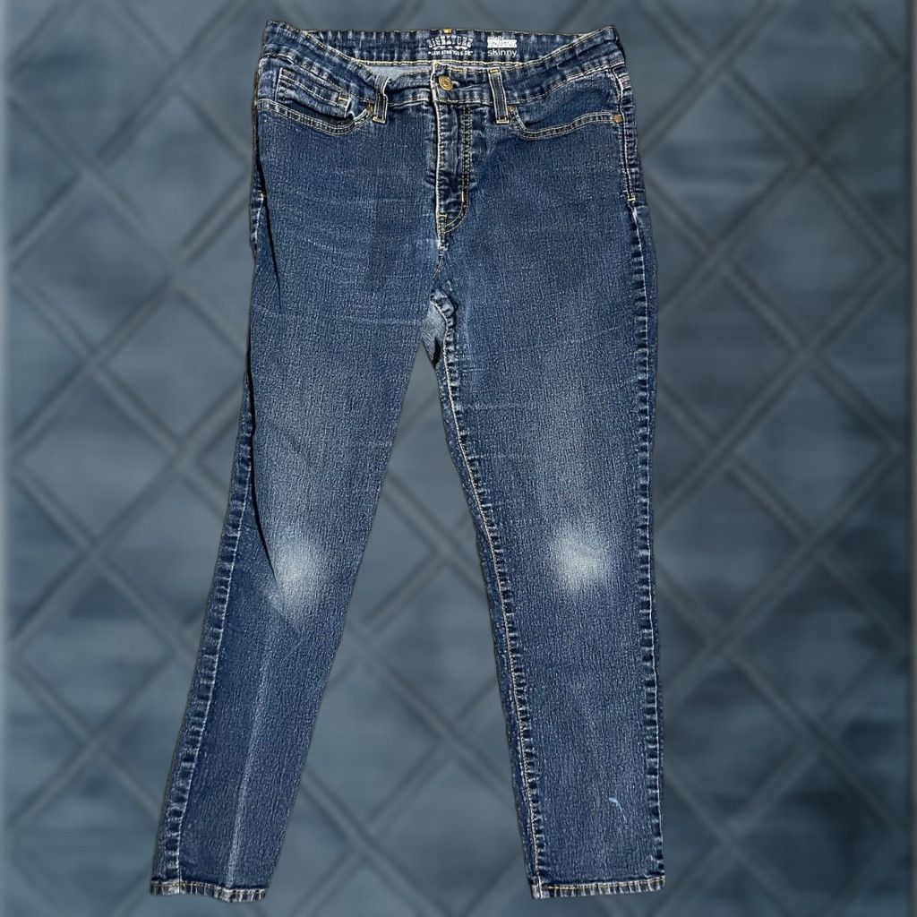 Levi's VINTAGE Signature Levi's Strauss Totally Shaping Skinny dark Blue Jeans 26x26 Women Modern Logo 5-Pocket Denim Size 26" / US 2 / IT 38 - 1 Thumbnail