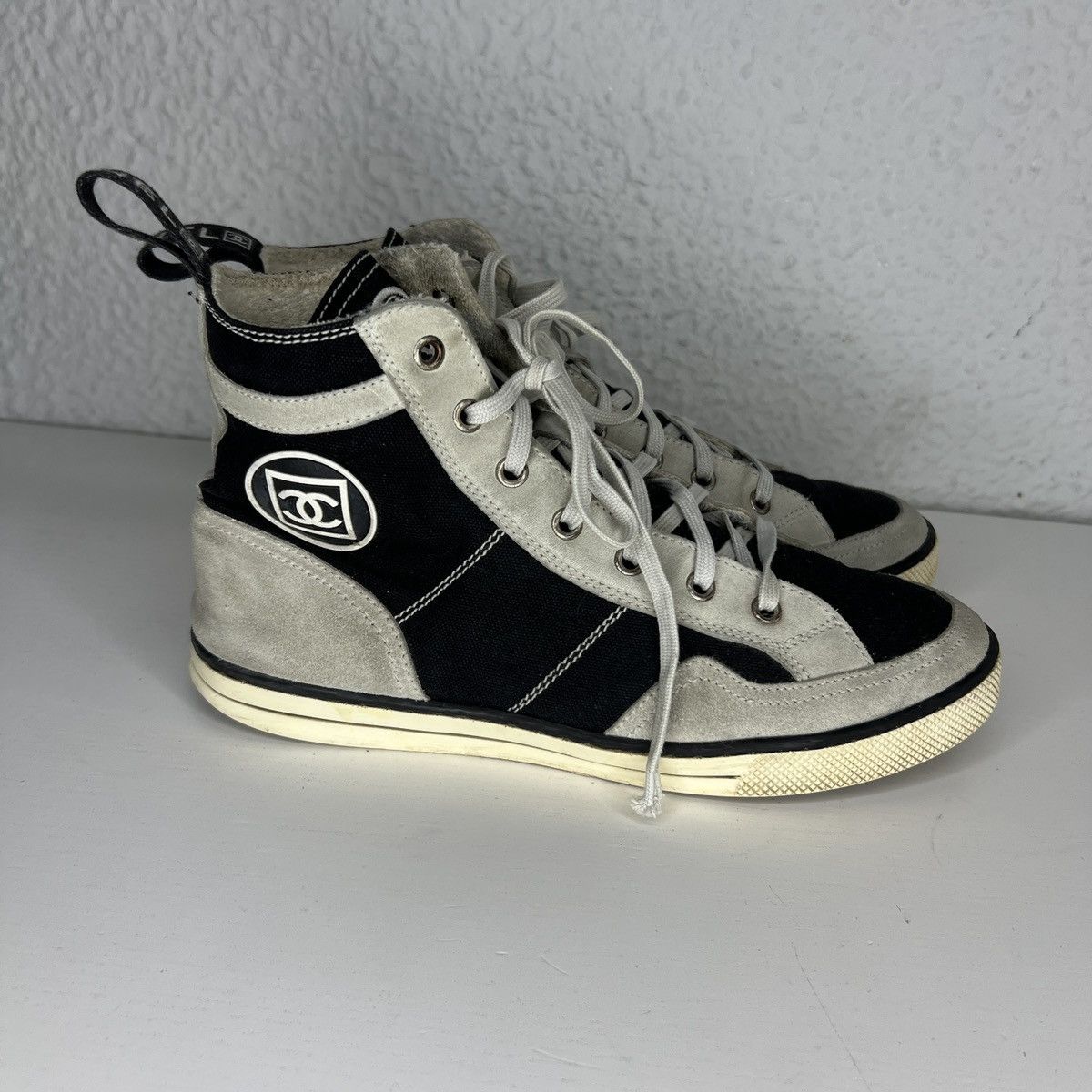 Chanel Chanel High-Top Sneakers Shoes CC Logo Grey Black Size US 7.5 / IT 37.5 - 3 Thumbnail