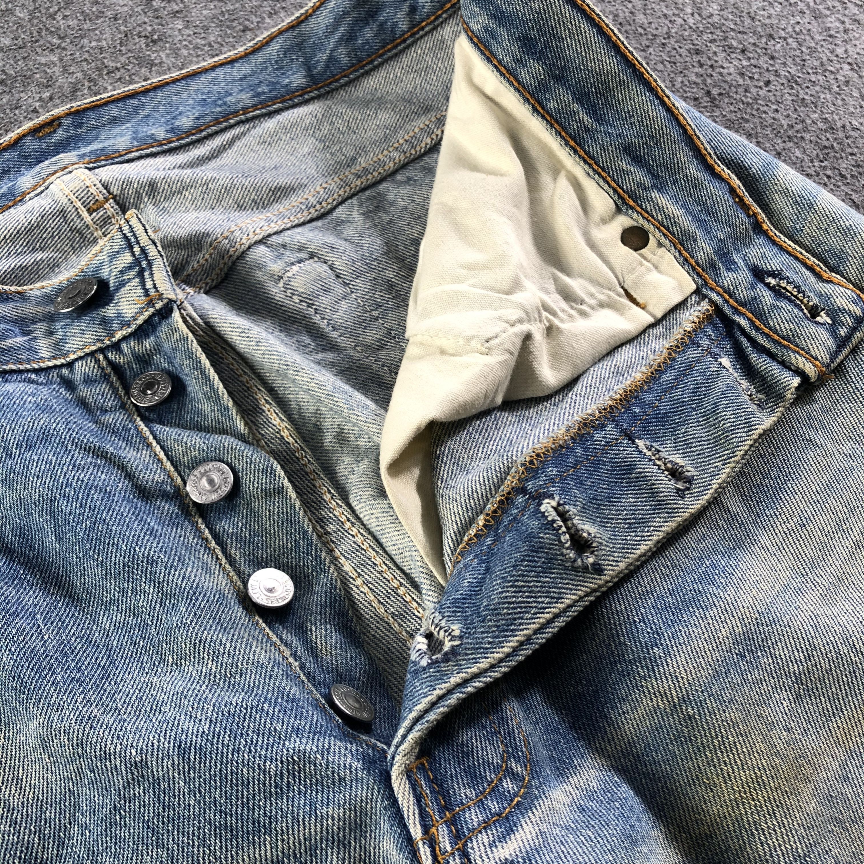 Levi's 90s Vintage Light Wash Levis 501 Jeans-J3869 Size US 31 - 9 Thumbnail