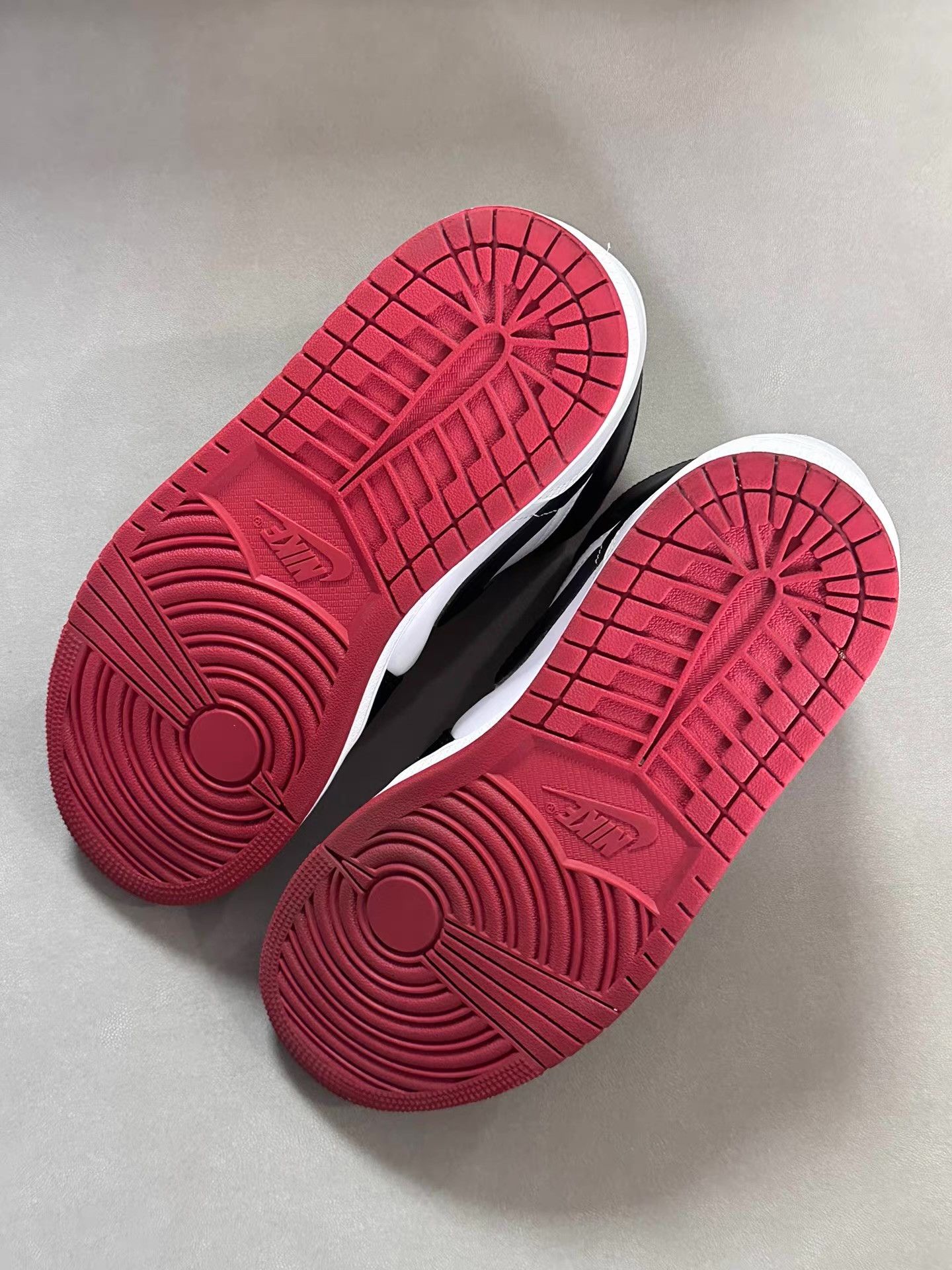 Nike AJ1 Mid Black White Red Ｑ20 Size US 8 / EU 41 - 6 Thumbnail