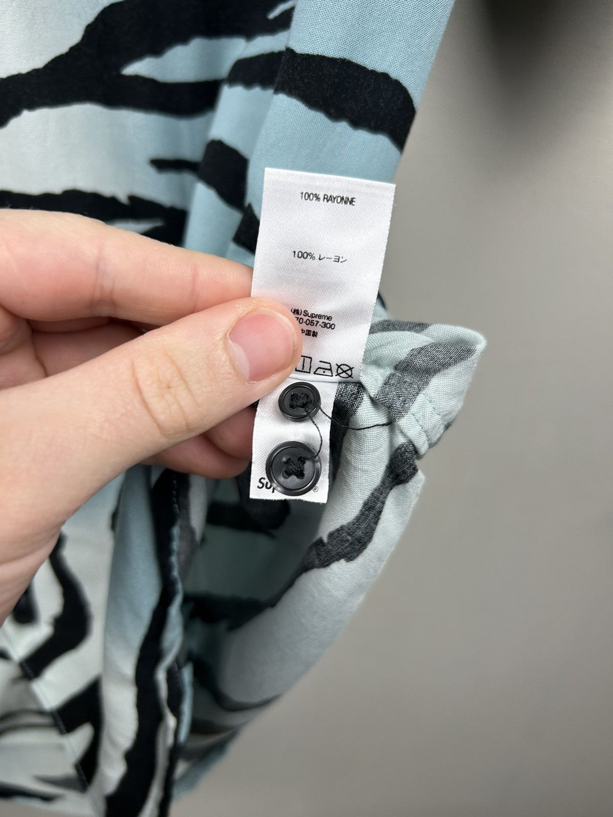 Supreme Supreme Tiger Stripe Rayon Shirt Size US M / EU 48-50 / 2 - 12 Thumbnail