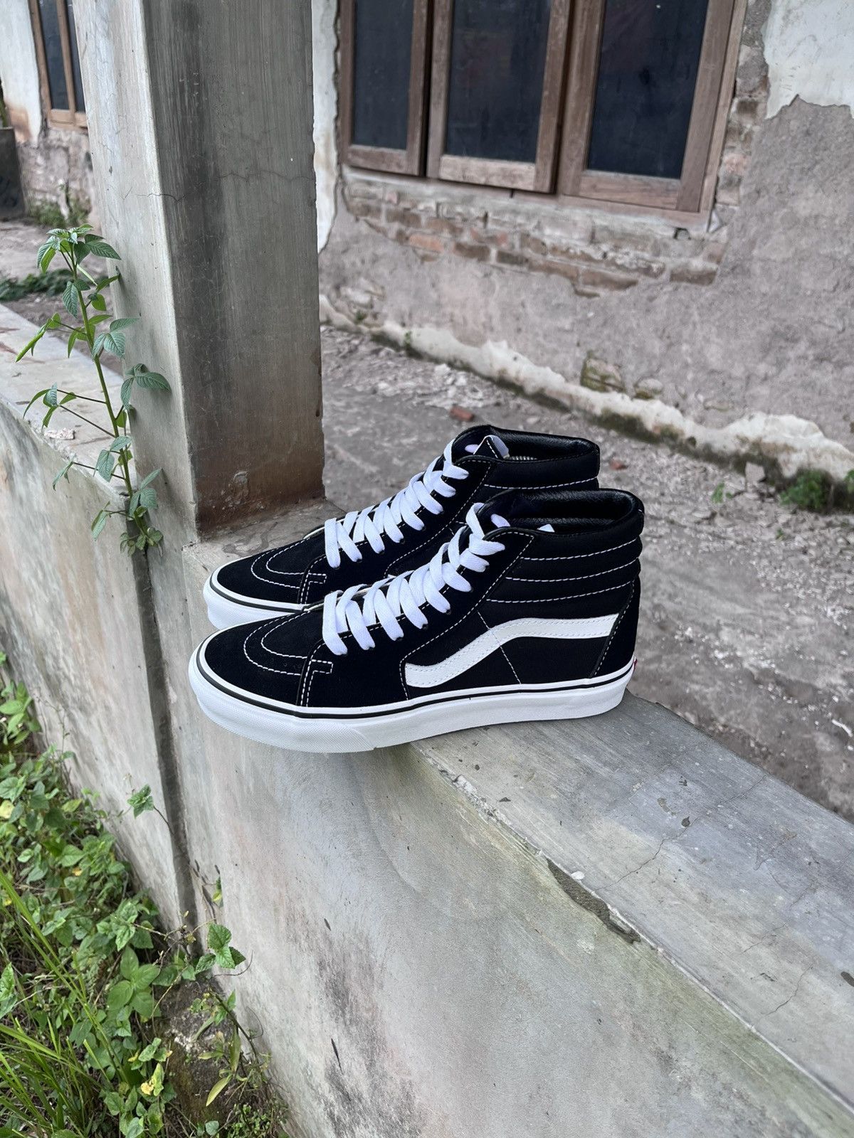 Vans Vans Sk8 HI Bw Classic Size US 7.5 / EU 40-41 - 1 Thumbnail