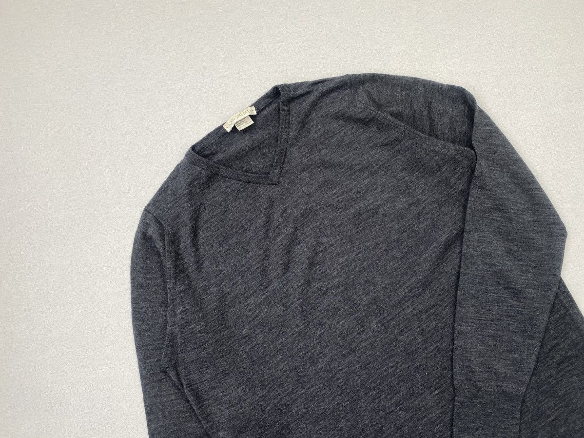 John Smedley Men’s John Smedley Wool V-Neck Sweater size L Size US L / EU 52-54 / 3 - 2 Thumbnail