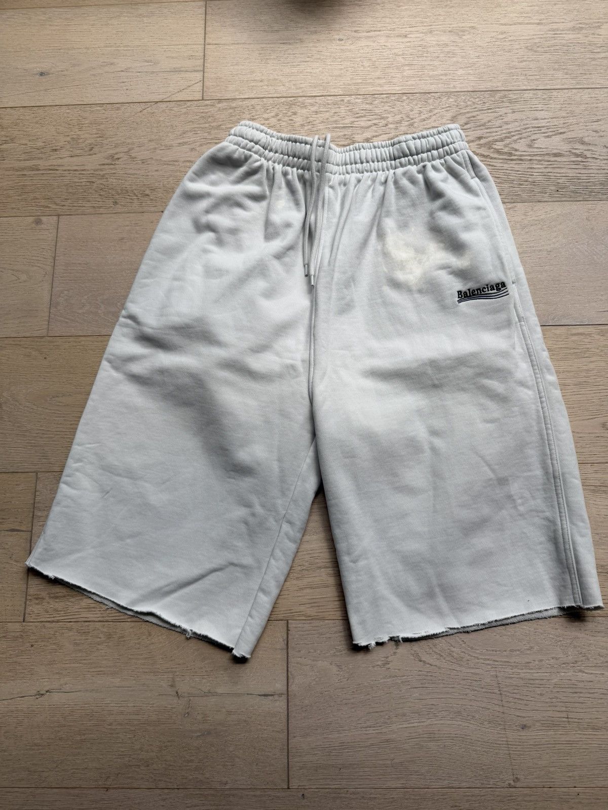 Balenciaga Balenciaga 3/4 sweatpants Size US 29 - 1 Thumbnail