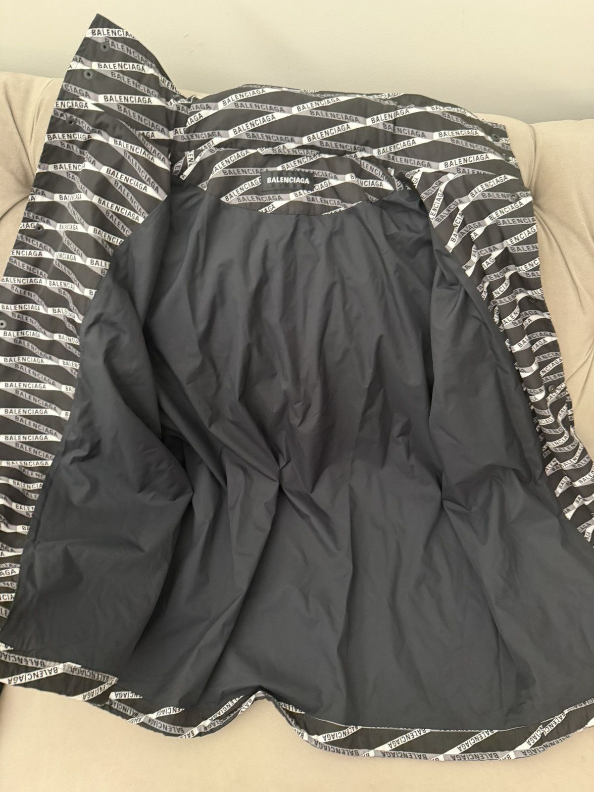 Balenciaga BALENCIAGA all over logo tech windbreaker jacket Size US S / EU 44-46 / 1 - 6 Thumbnail
