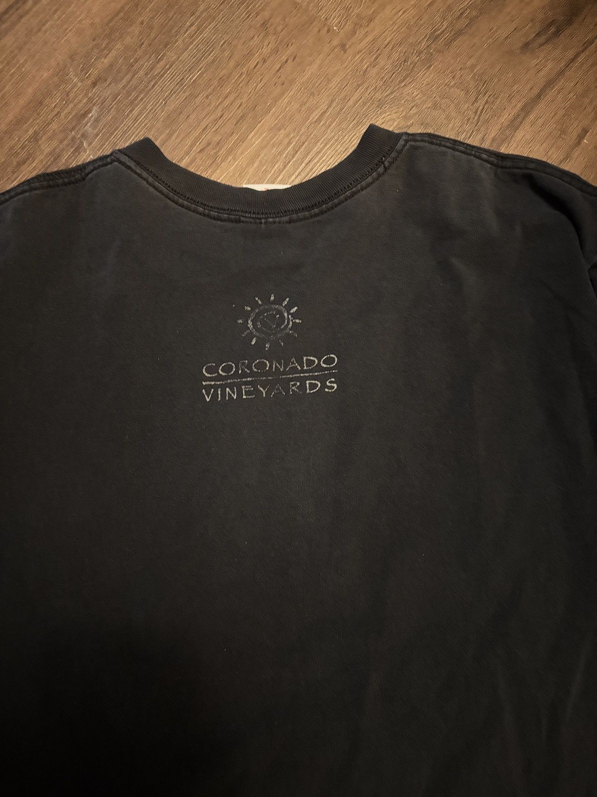Anvil × Vintage Vintage funny “Drinks well with others” graphic t-shirt Size US L / EU 52-54 / 3 - 4 Thumbnail