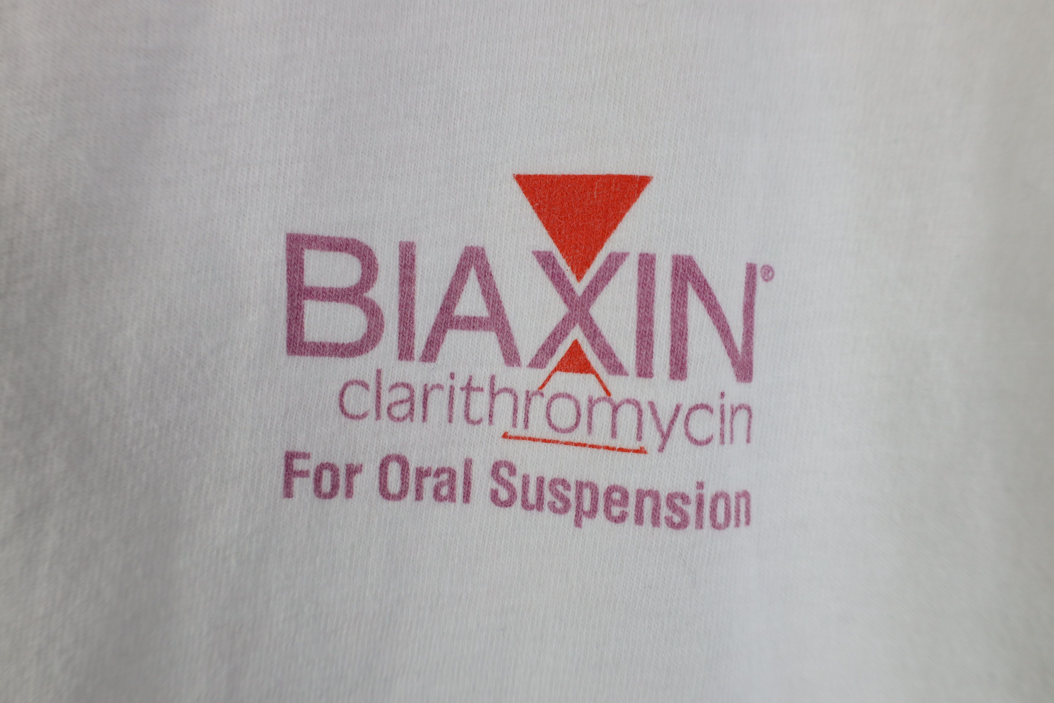 Vintage Vintage 90s Clarithromycin Short Sleeve T-Shirt White USA Size US XL / EU 56 / 4 - 4 Thumbnail