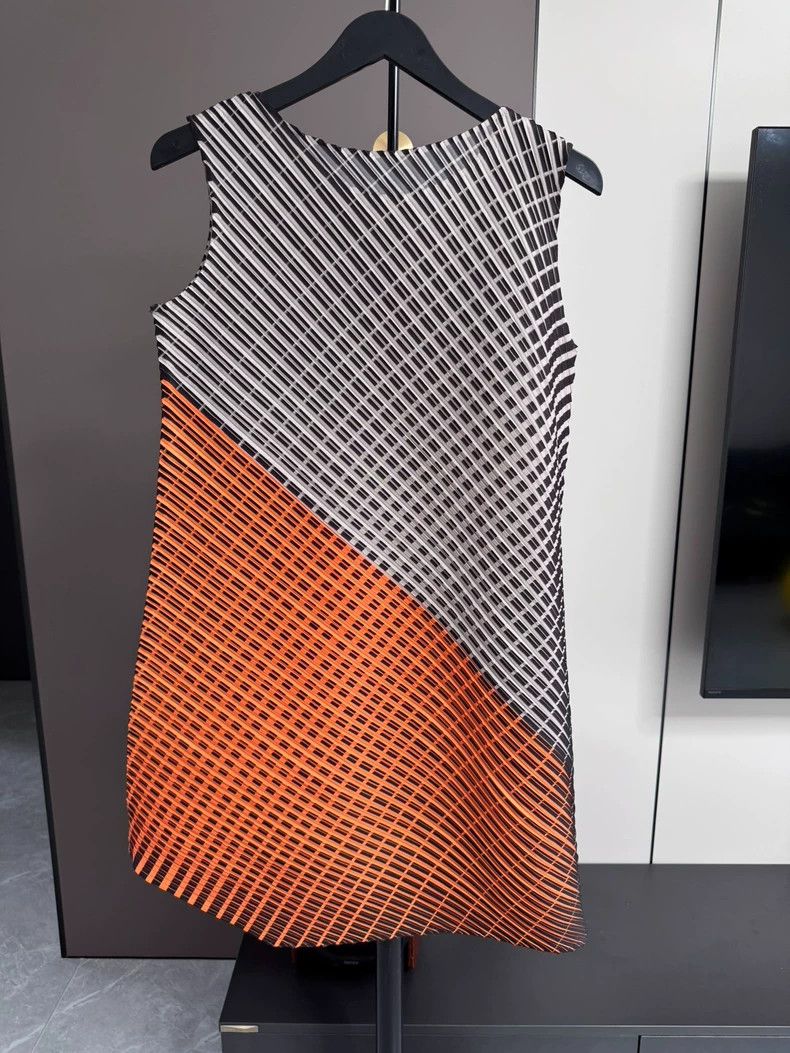 Issey Miyake Issey Miyake size:3 Poster-style irregular-shaped MIDI dre Size S / US 4 / IT 40 - 2 Thumbnail