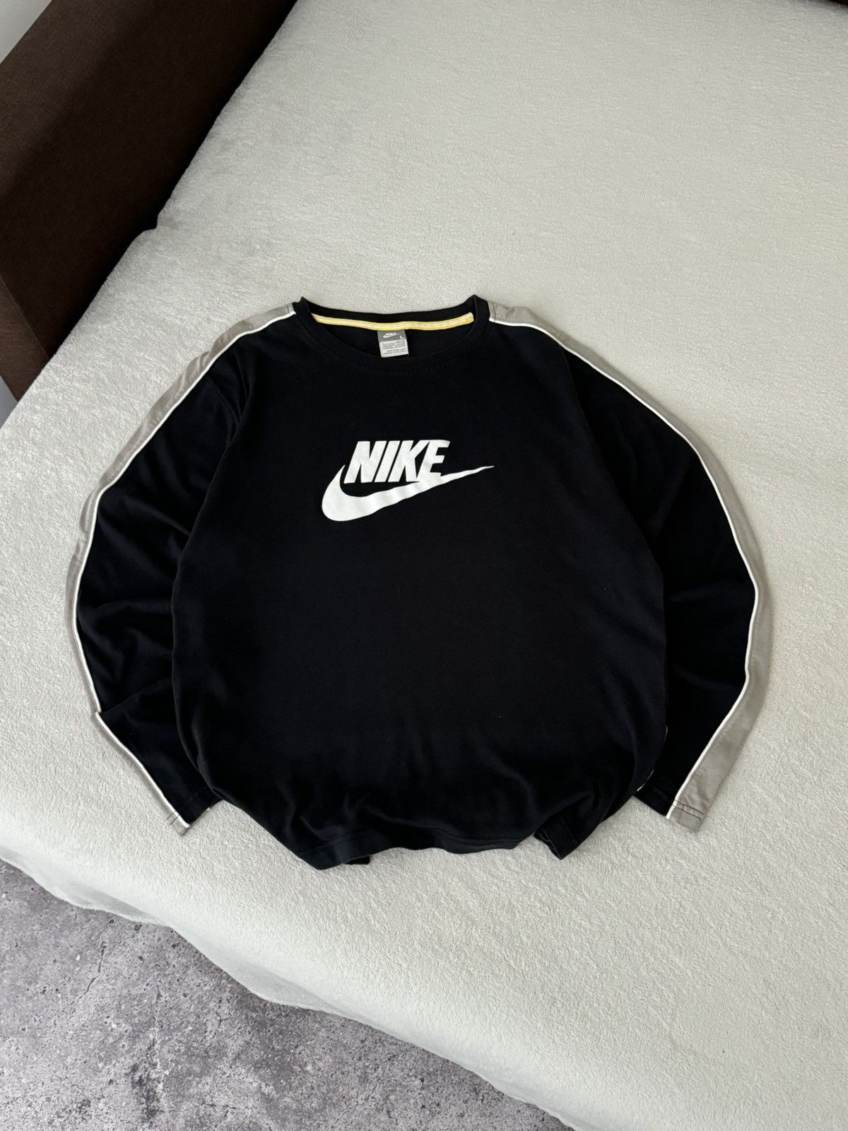 Nike Vintage Nike Y2K swoosh long sleeve sweatshir Size US L / EU 52-54 / 3 - 4 Thumbnail