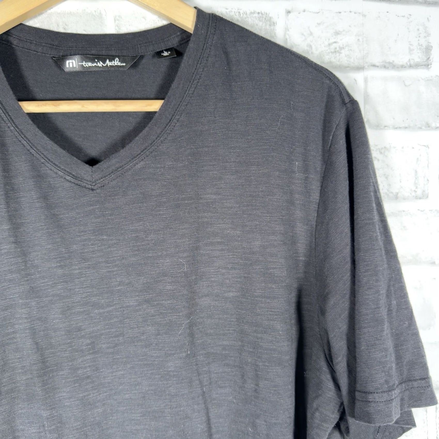 TravisMathew Travis Mathew V-Neck Tee Mens Size L Black Casual (2) Size US L / EU 52-54 / 3 - 2 Thumbnail