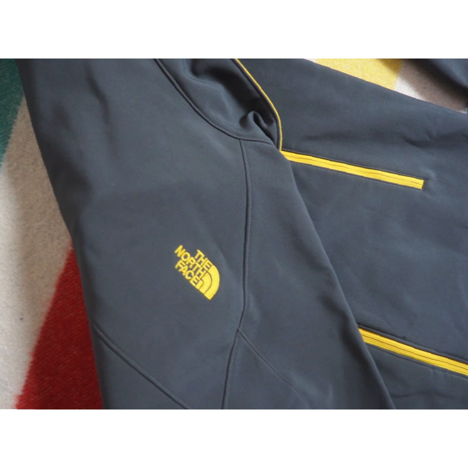 The North Face VINTAGE The North Face Windwall Jacket Mens M Gray Solid Zip Windbreaker Size US M / EU 48-50 / 2 - 7 Thumbnail