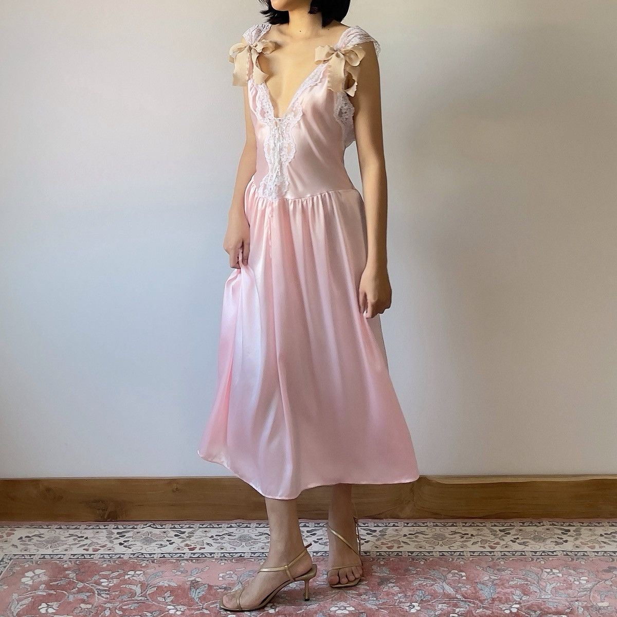Vintage Cinema Etoile 1980s Pink Satin & Lace Nightgown (S) Size S / US 4 / IT 40 - 2 Thumbnail