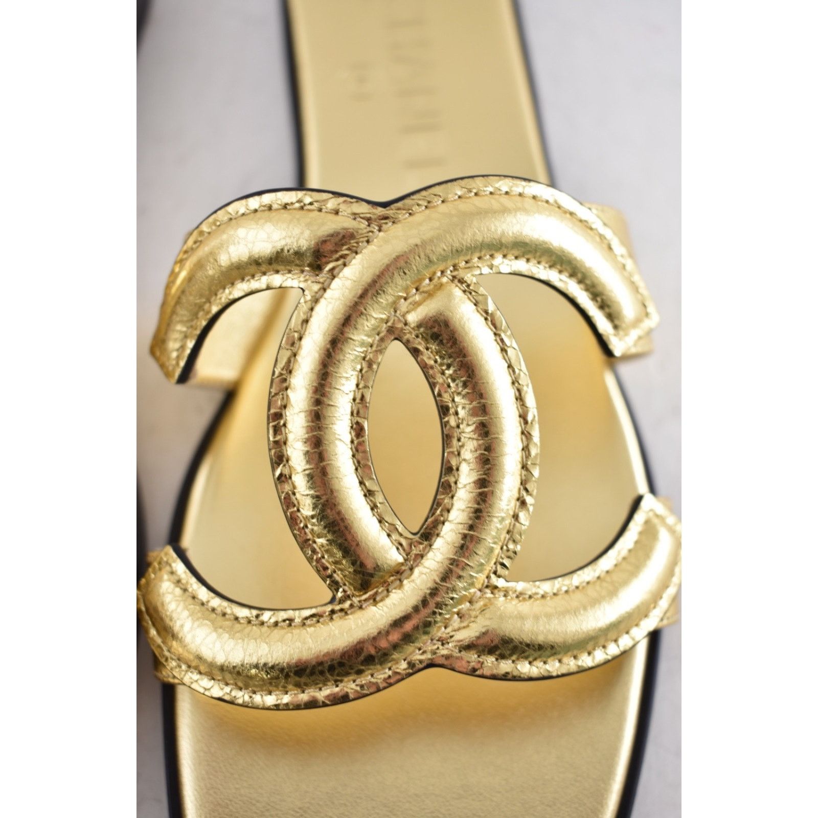 Chanel Chanel Golden Cracked Leather XL CC Mules Sandals 37 Size US 6 / IT 36 - 10 Thumbnail