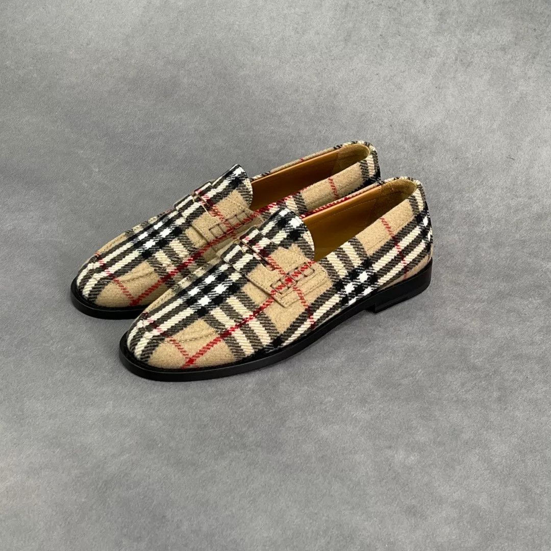 Burberry Burberry Plaid Lowtop Sneakers 10 Men Size US 10 / EU 43 - 1 Thumbnail