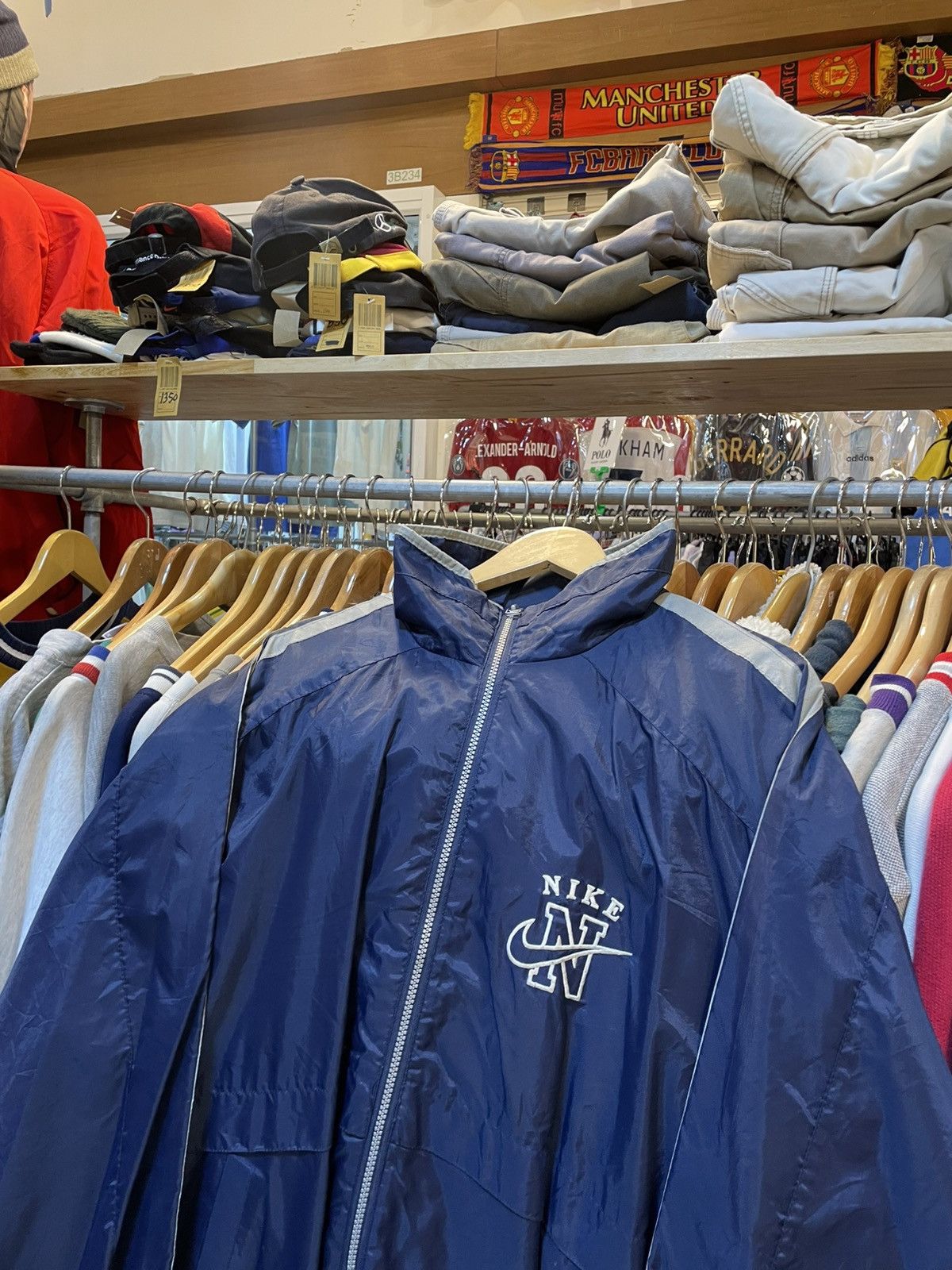 Nike Vintage Nike Big Logo Windbreaker Jacket Size US XL / EU 56 / 4 - 3 Thumbnail