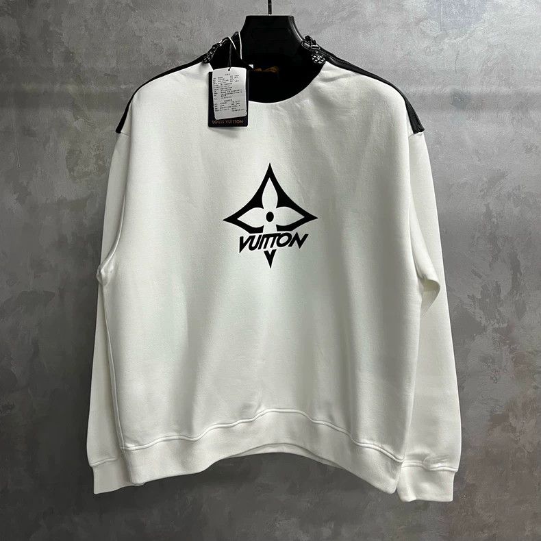 Louis Vuitton Louis Vuitton White logo printed turtleneck pullover long s Size US L / EU 52-54 / 3 - 1 Thumbnail