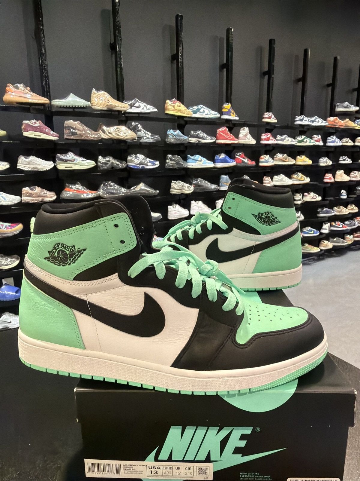 Jordan Brand Jordan 1 high size 13 green glow brand new quick shipp Size US 13 / EU 46 - 1 Thumbnail