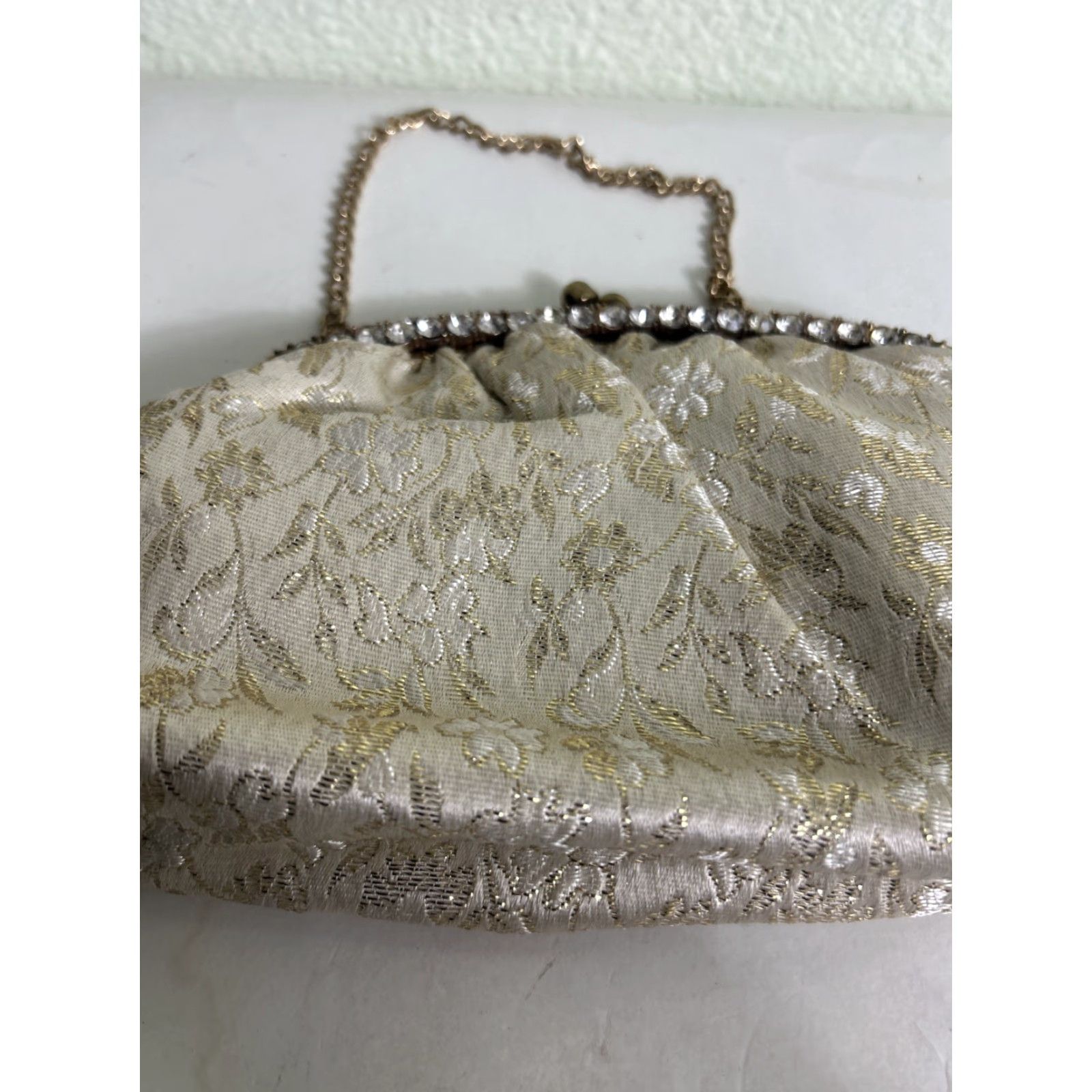 CLOSED VINTAGE Clasp Close Clutch Ivory Gold Floral Jeweled 8.5x5x1 with Chain Size ONE SIZE - 5 Thumbnail