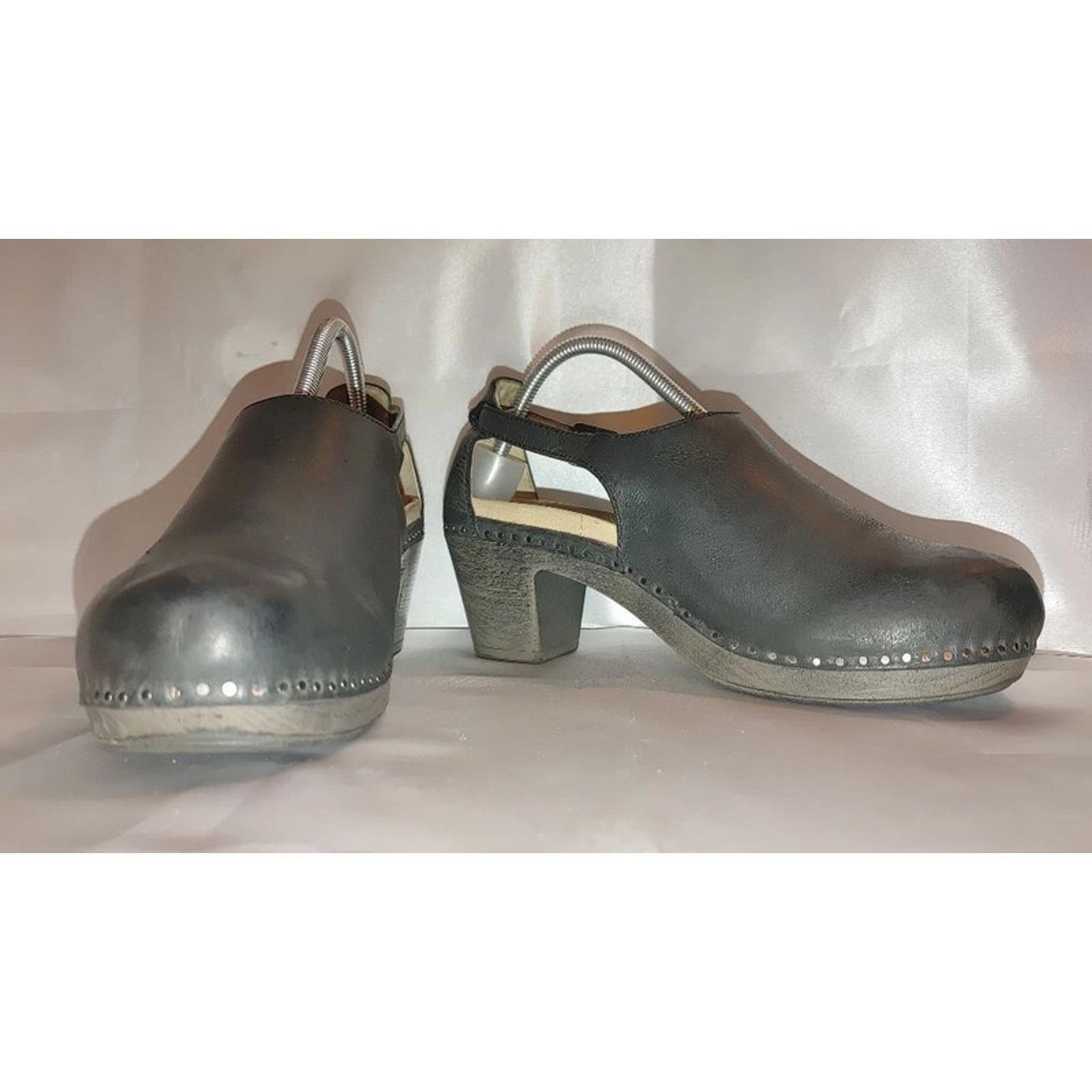 Dansko Dansko Sassy Black Milled Burnished Clogs Size 40 Size US 9.5 / IT 39.5 - 6 Thumbnail